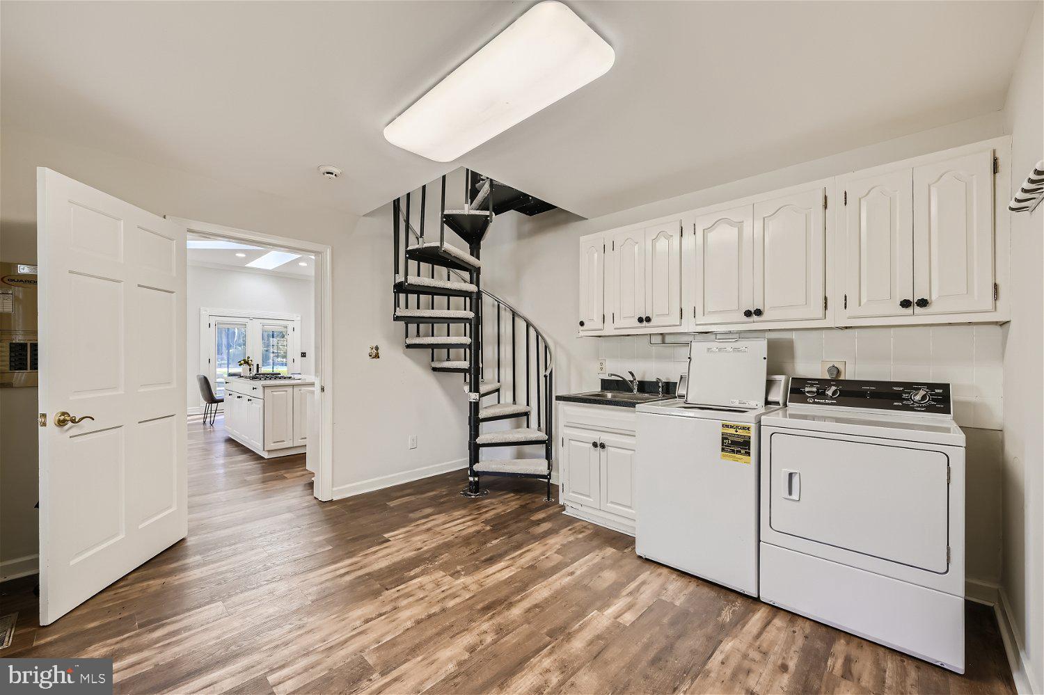 MANOR PARK - Residential