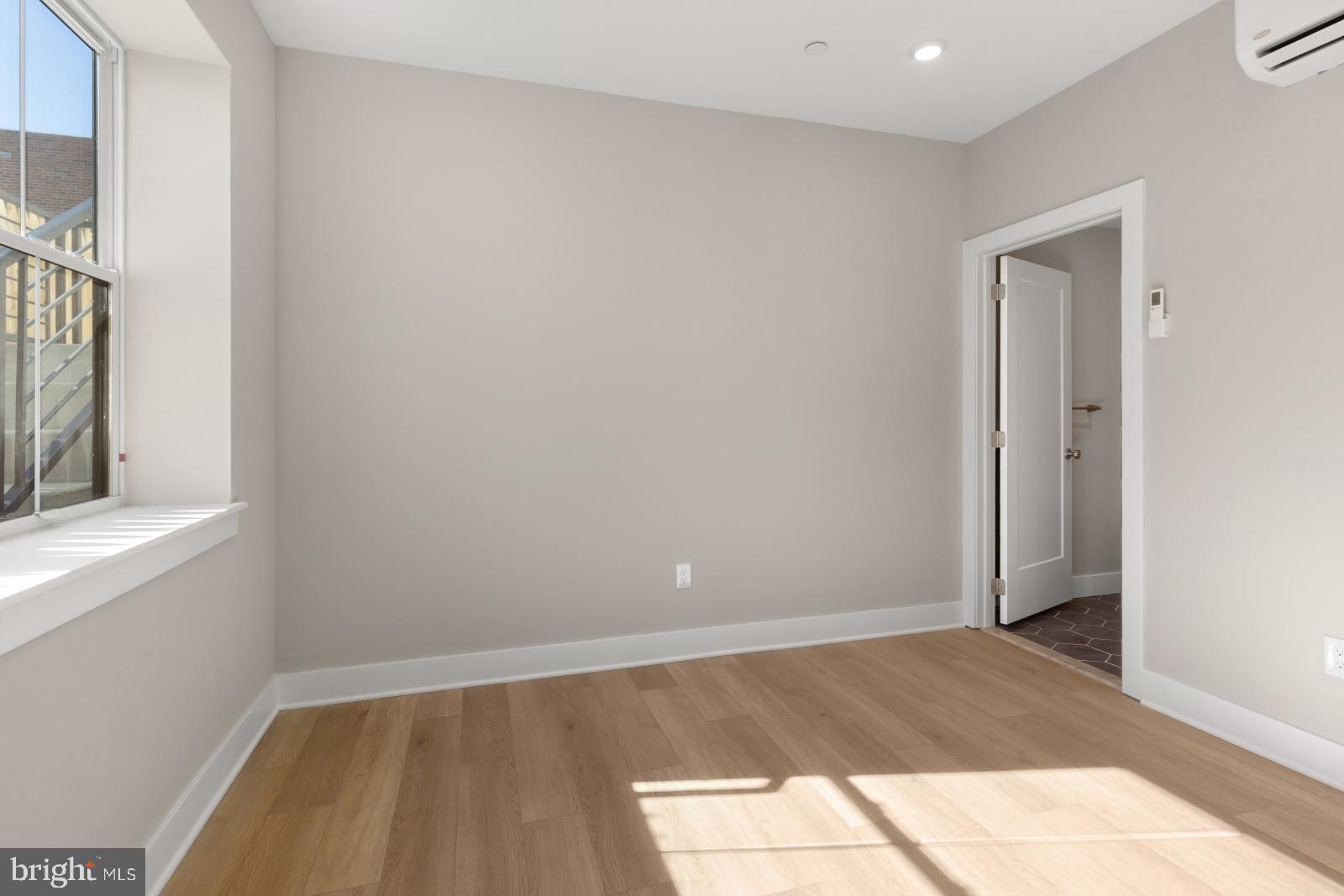 ROXBOROUGH - Residential Lease