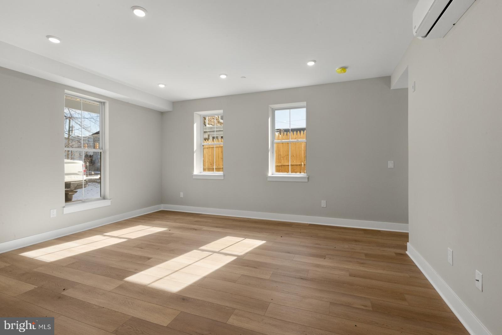 ROXBOROUGH - Residential Lease