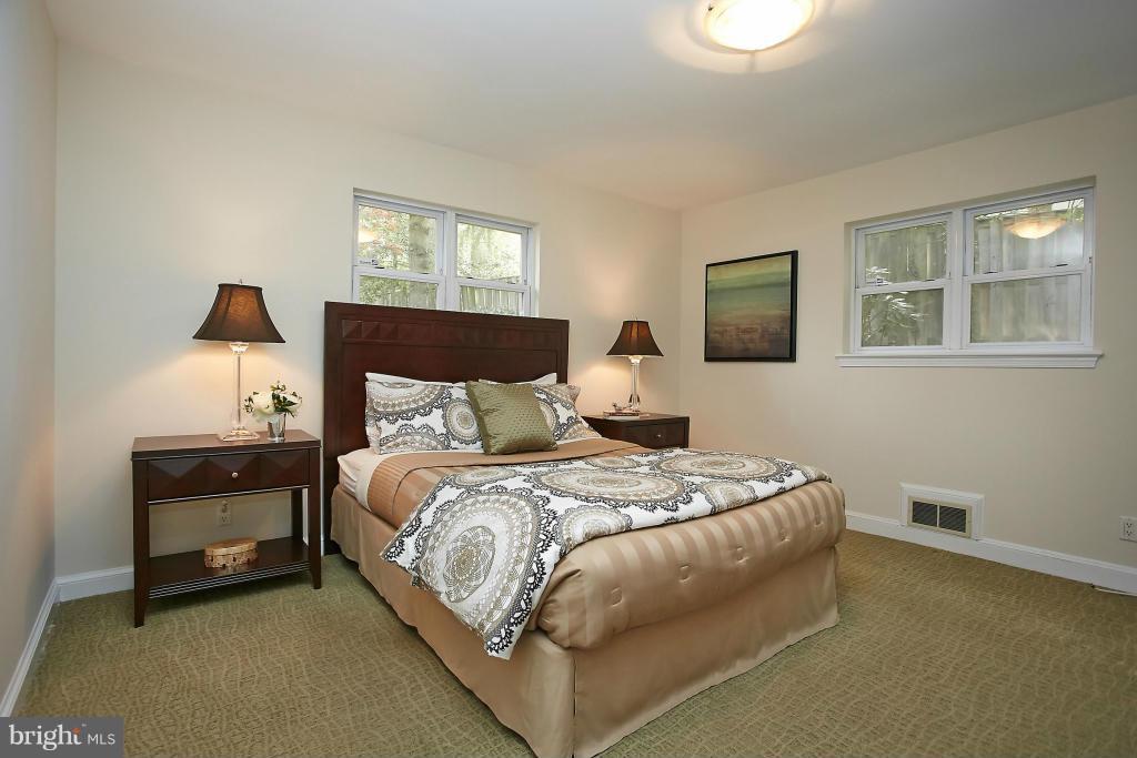 CRESCENT HILLS - Residential