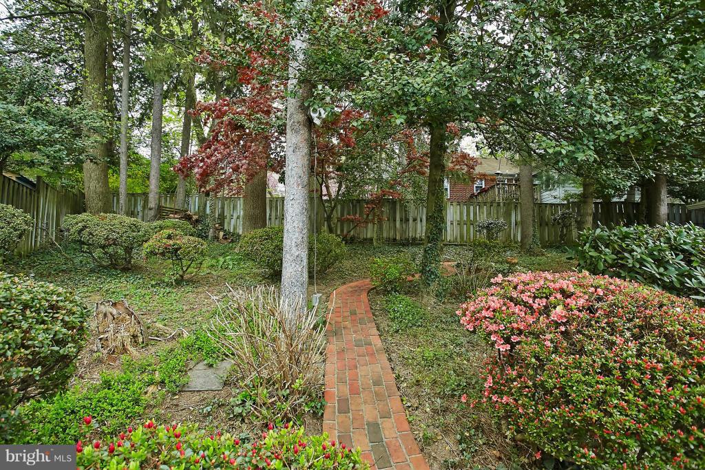 CRESCENT HILLS - Residential