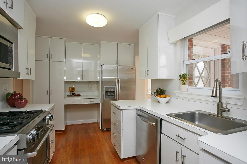 CRESCENT HILLS - Residential