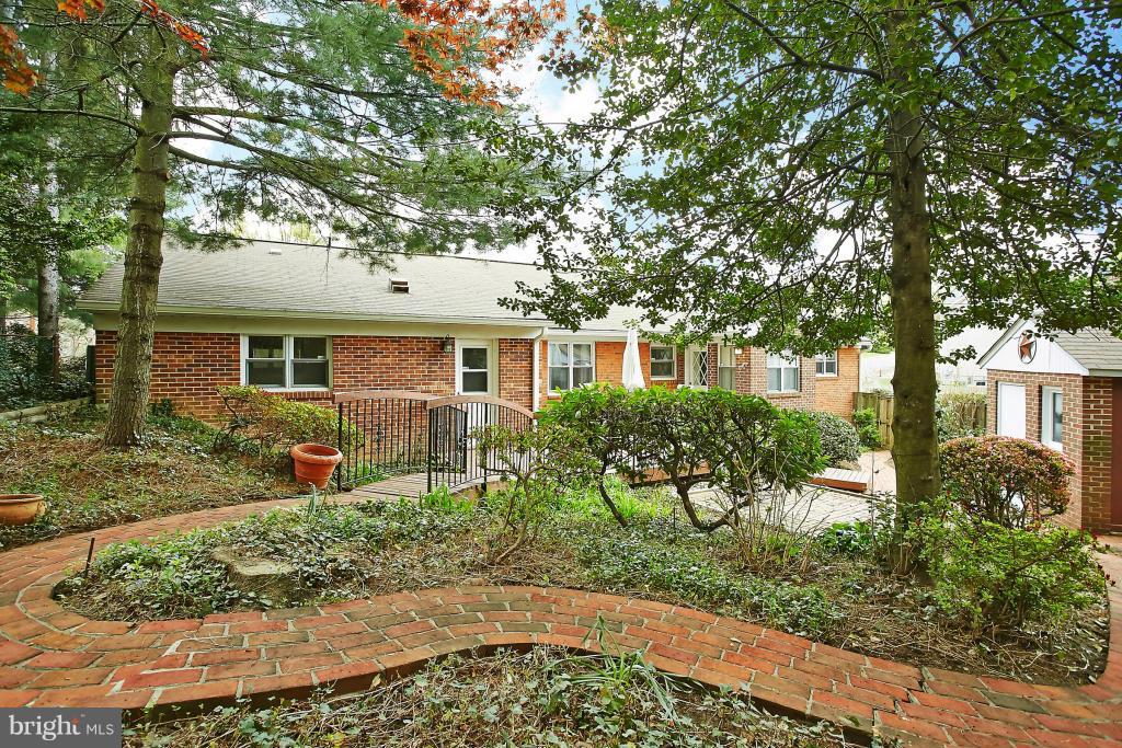 CRESCENT HILLS - Residential