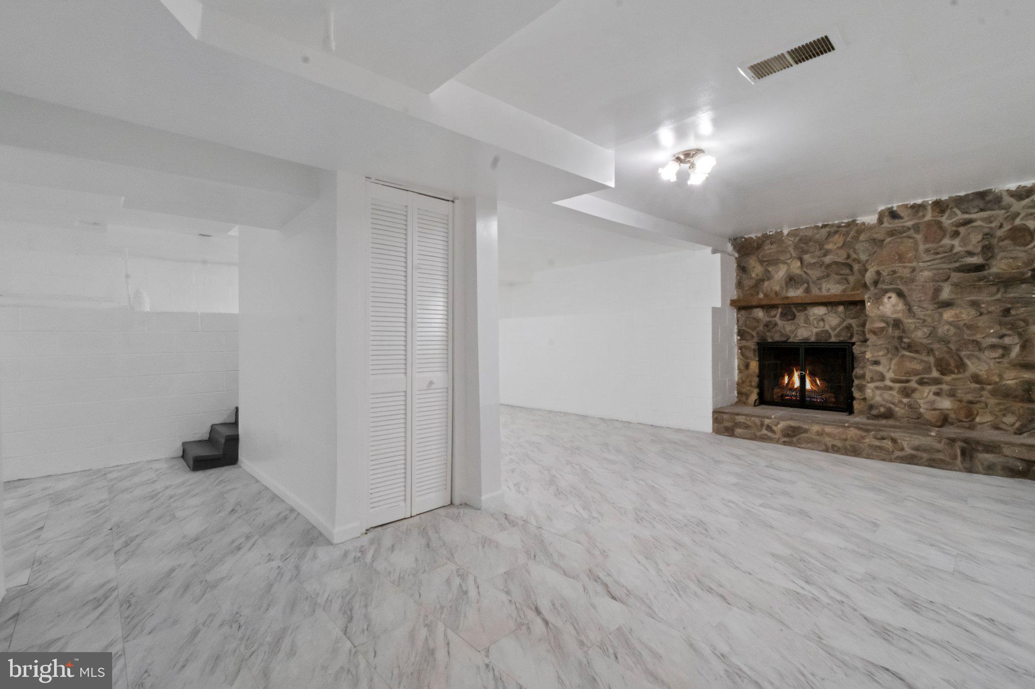 TWINBROOK - Residential Lease