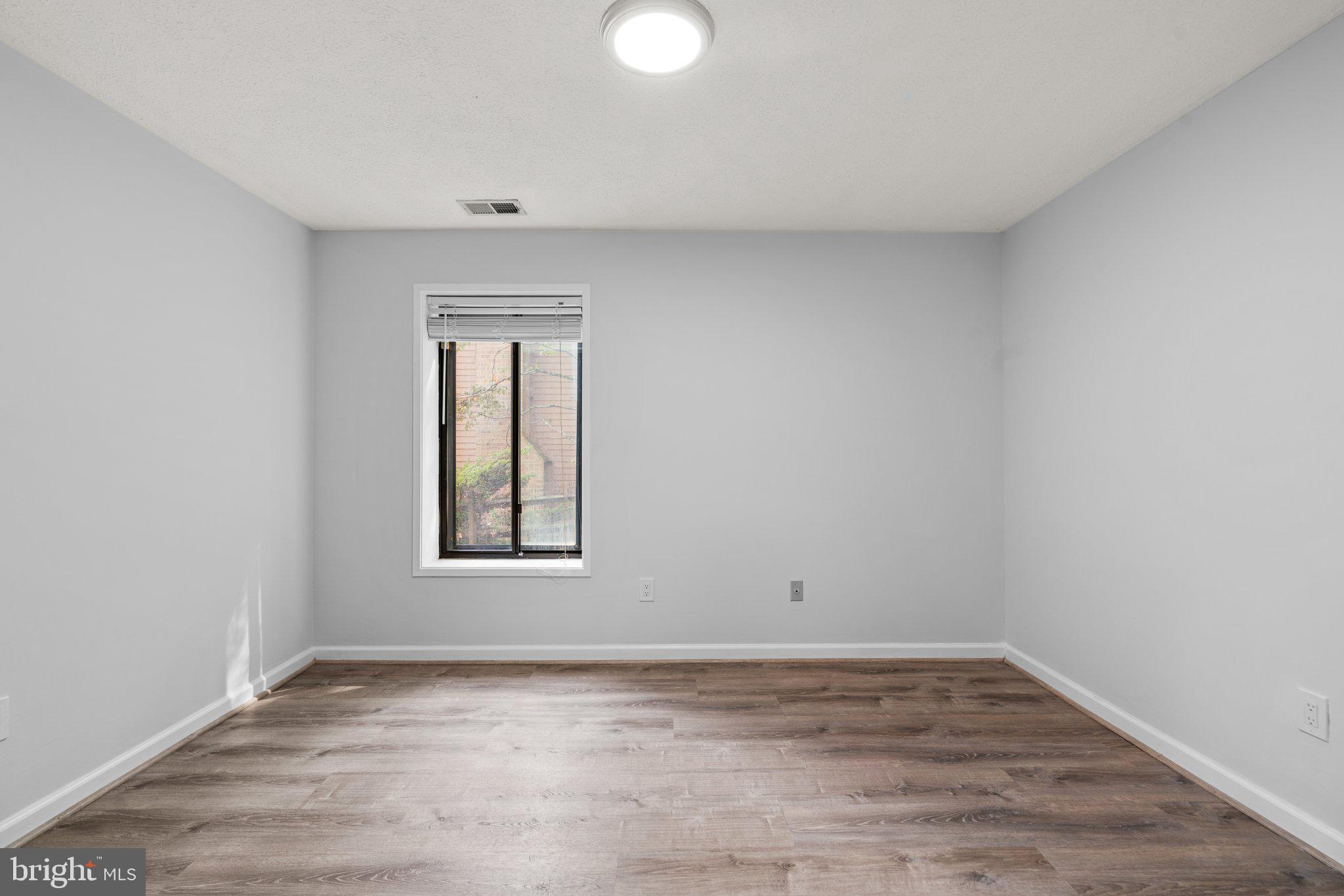 POTOMAC SPRINGS - Residential