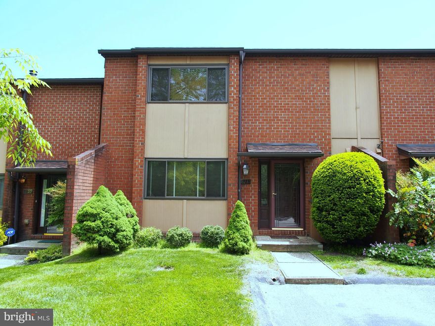 Fantastic town home with over 2400 sq ft finished area. Open and spacious floor plan, gleaming h/w floors, updated kitchen with wood floors, and ss appliances, 3 br's on second floor, large master suite with private bath, fully finished lower level with poss 4th bedroom/bonus rm and  family rm w/walk-out to large common green space.   Community Amenities include pool, tennis and playground,