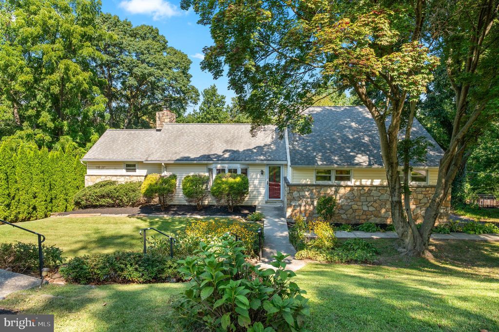 Photo of 1140 Green Tree Lane, PENN VALLEY, PA 19072 (MLS # PAMC2154390)
