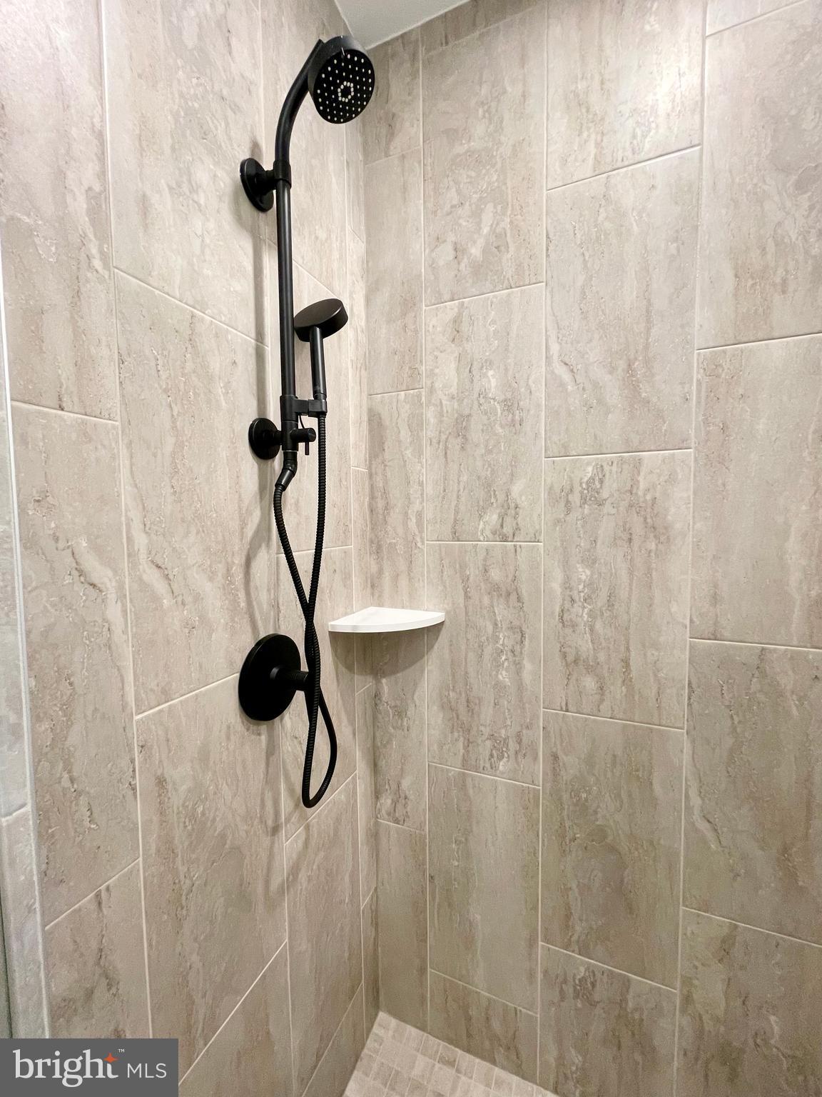 TYSONS RIDGE - Residential Lease