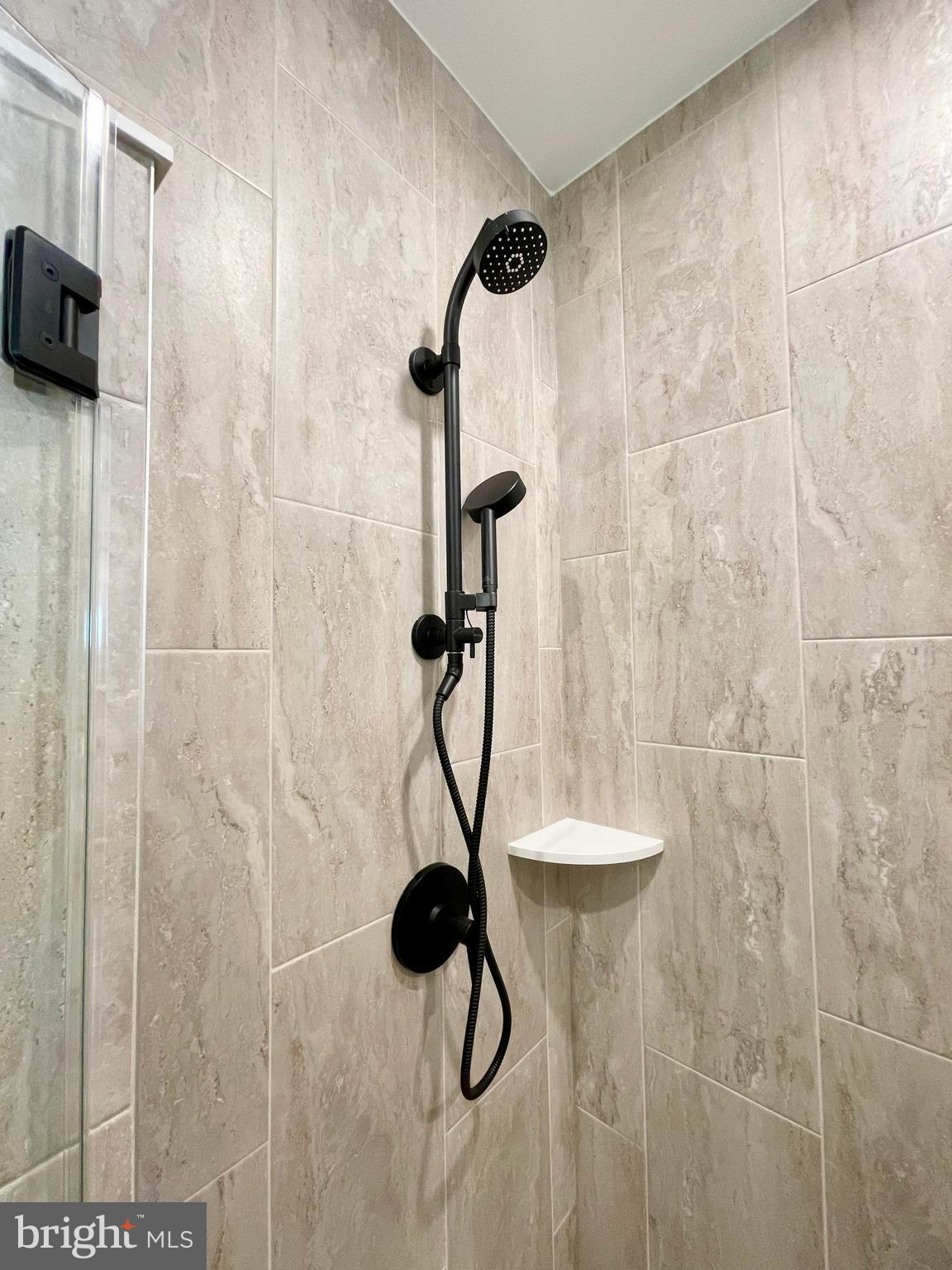 TYSONS RIDGE - Residential Lease