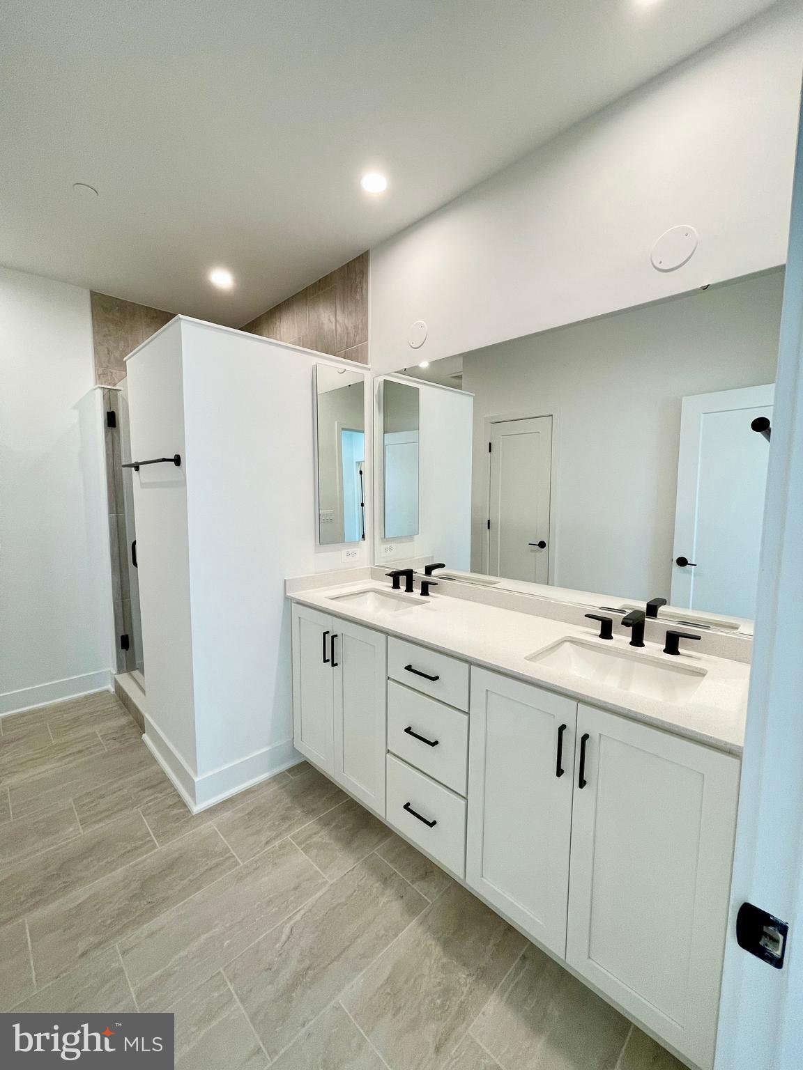 TYSONS RIDGE - Residential Lease