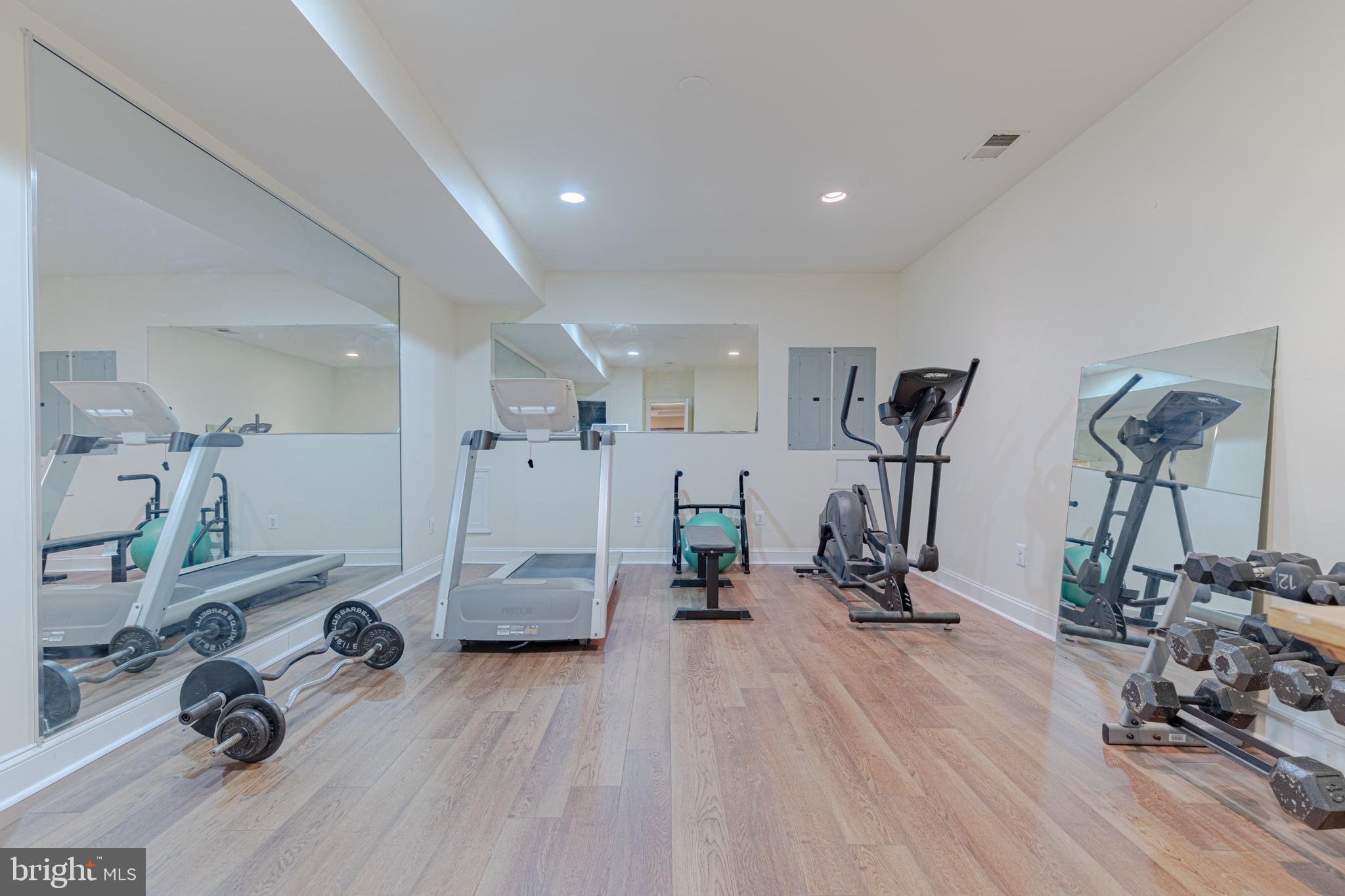 SENECA KNOLL - Residential