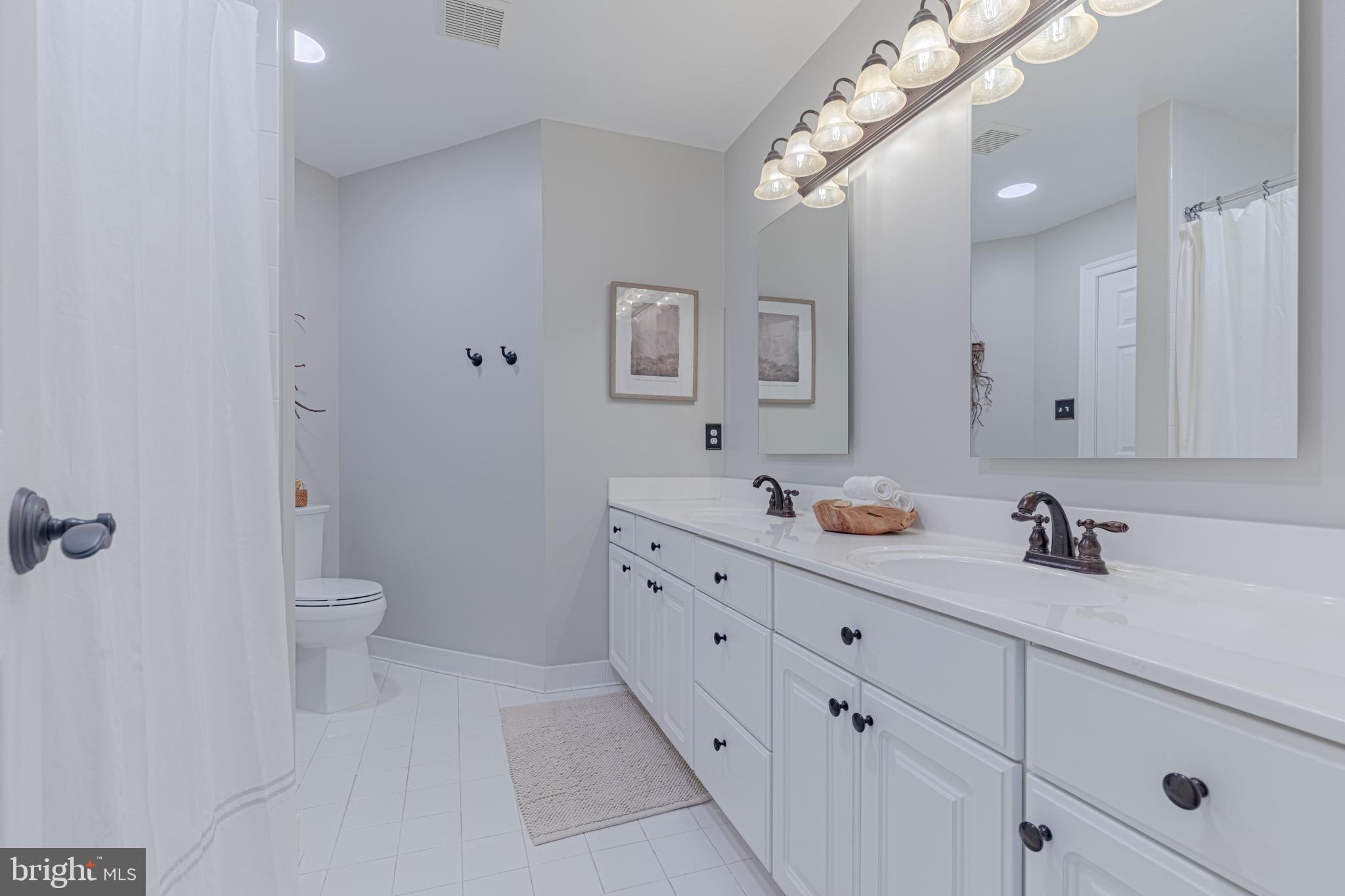 SENECA KNOLL - Residential