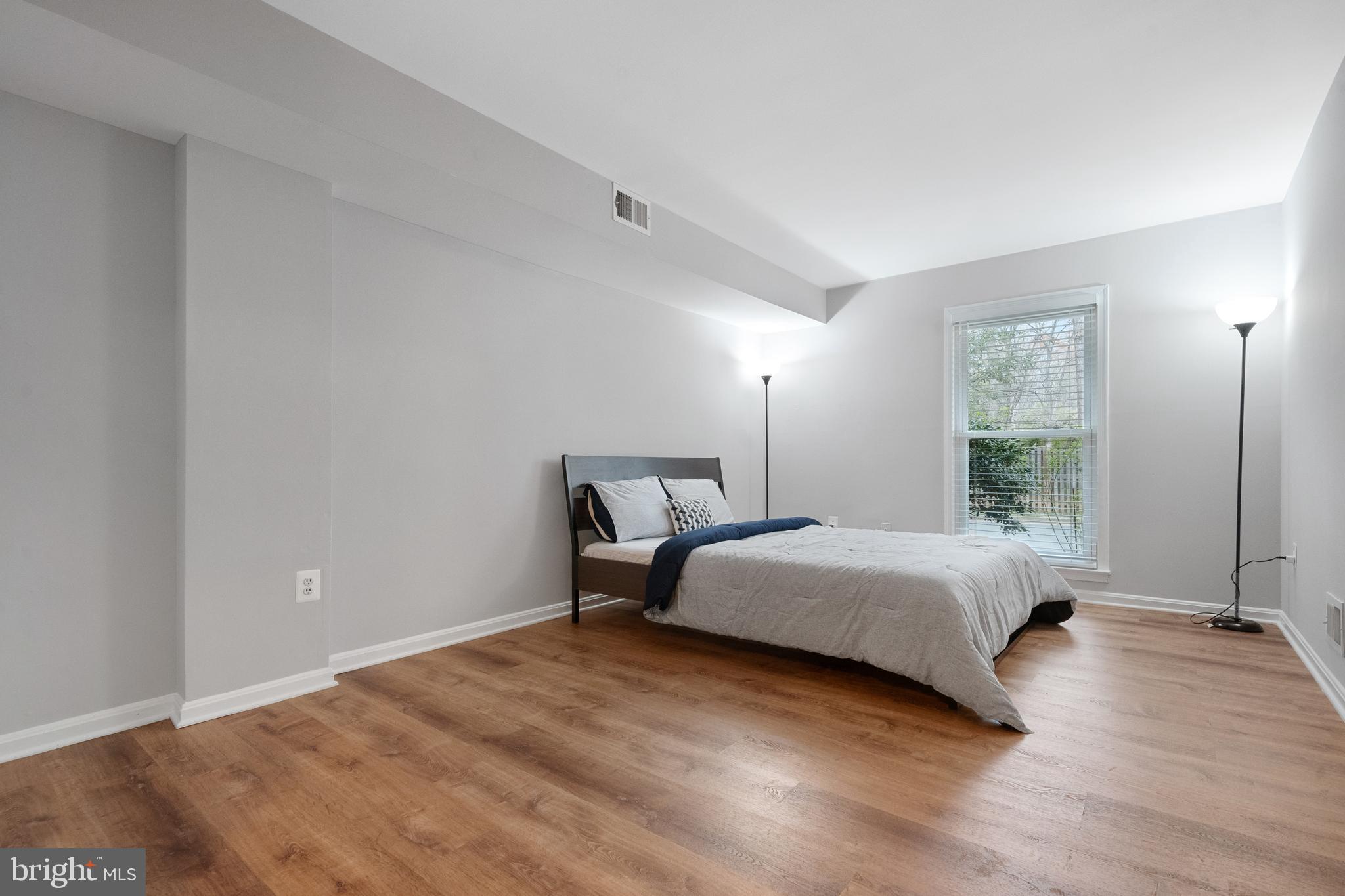 FAIRFAX PLAZA TOWNHOUSES - Residential