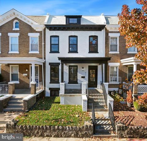 21 16TH STREET SE WASHINGTON DC 20003