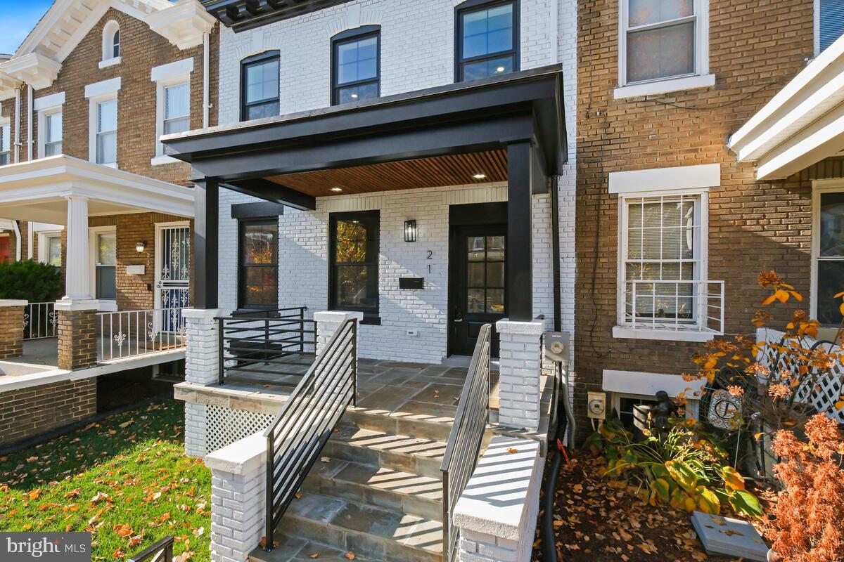 21 16TH STREET SE