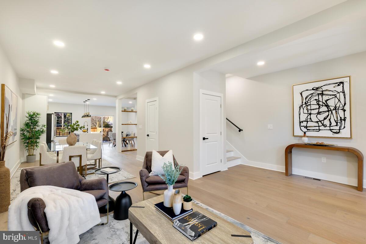 21 16TH STREET SE