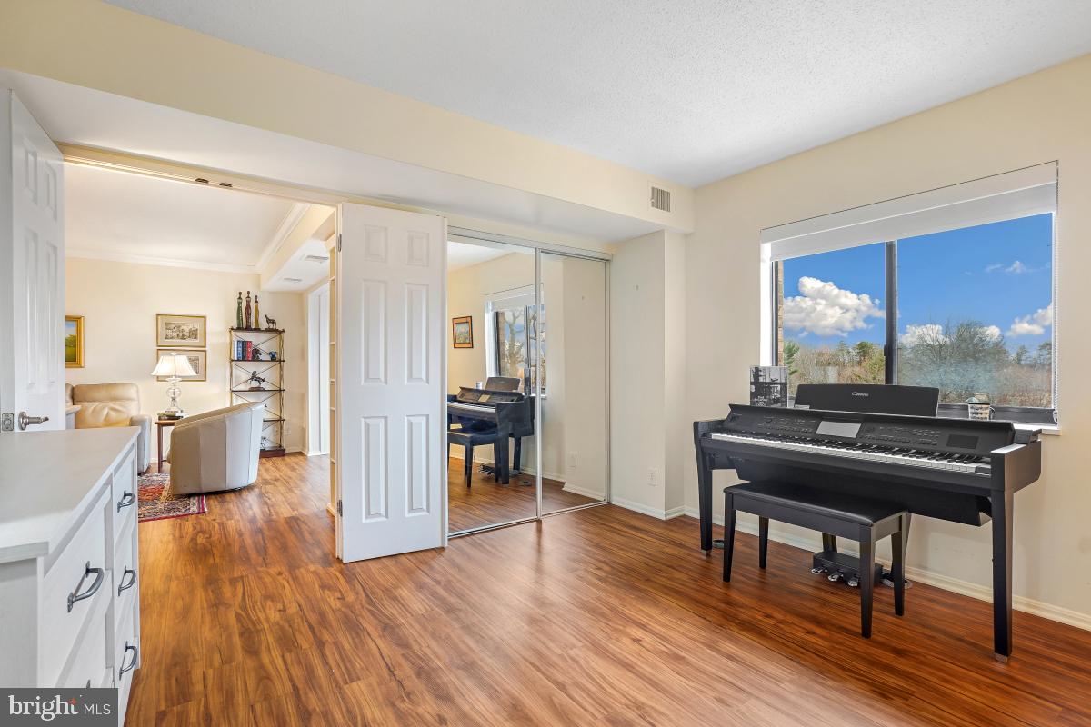 MONTEBELLO - Residential