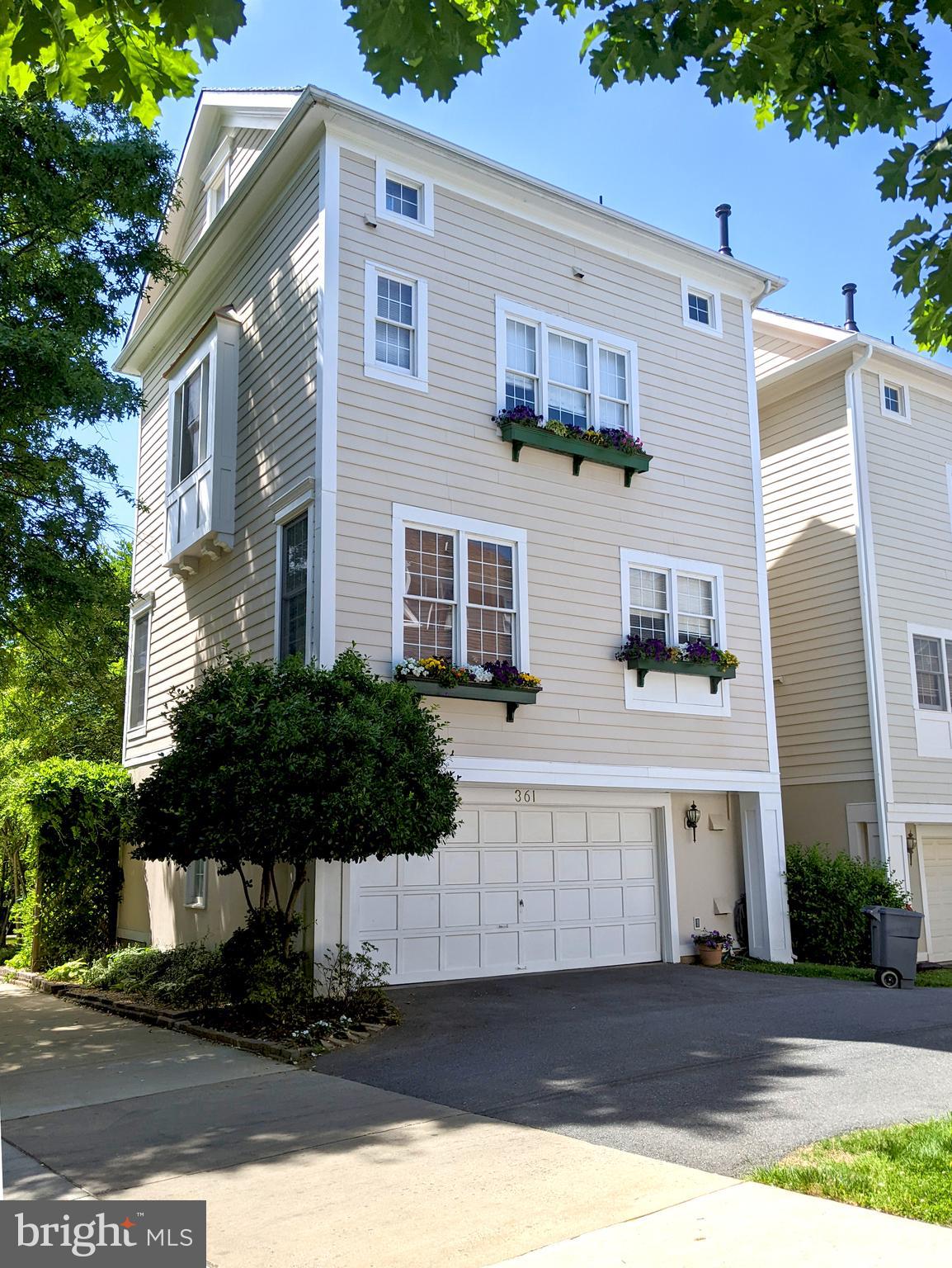 KENTLANDS MIDTOWN - Residential