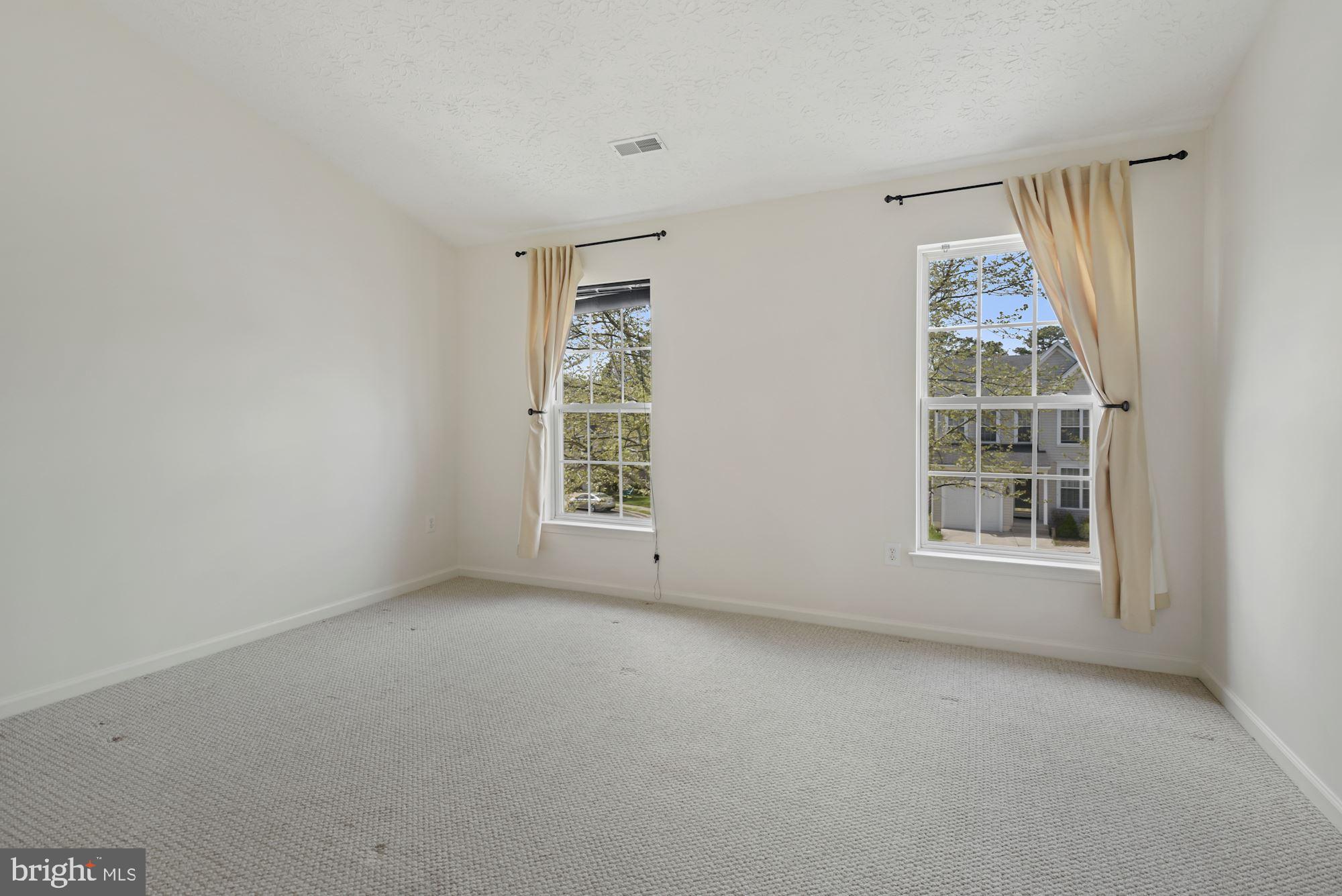 RUSSETT - Residential