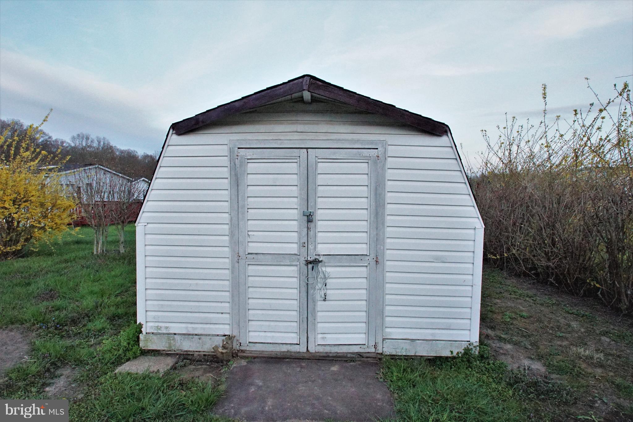 BUSH RIVER MANOR - Residential