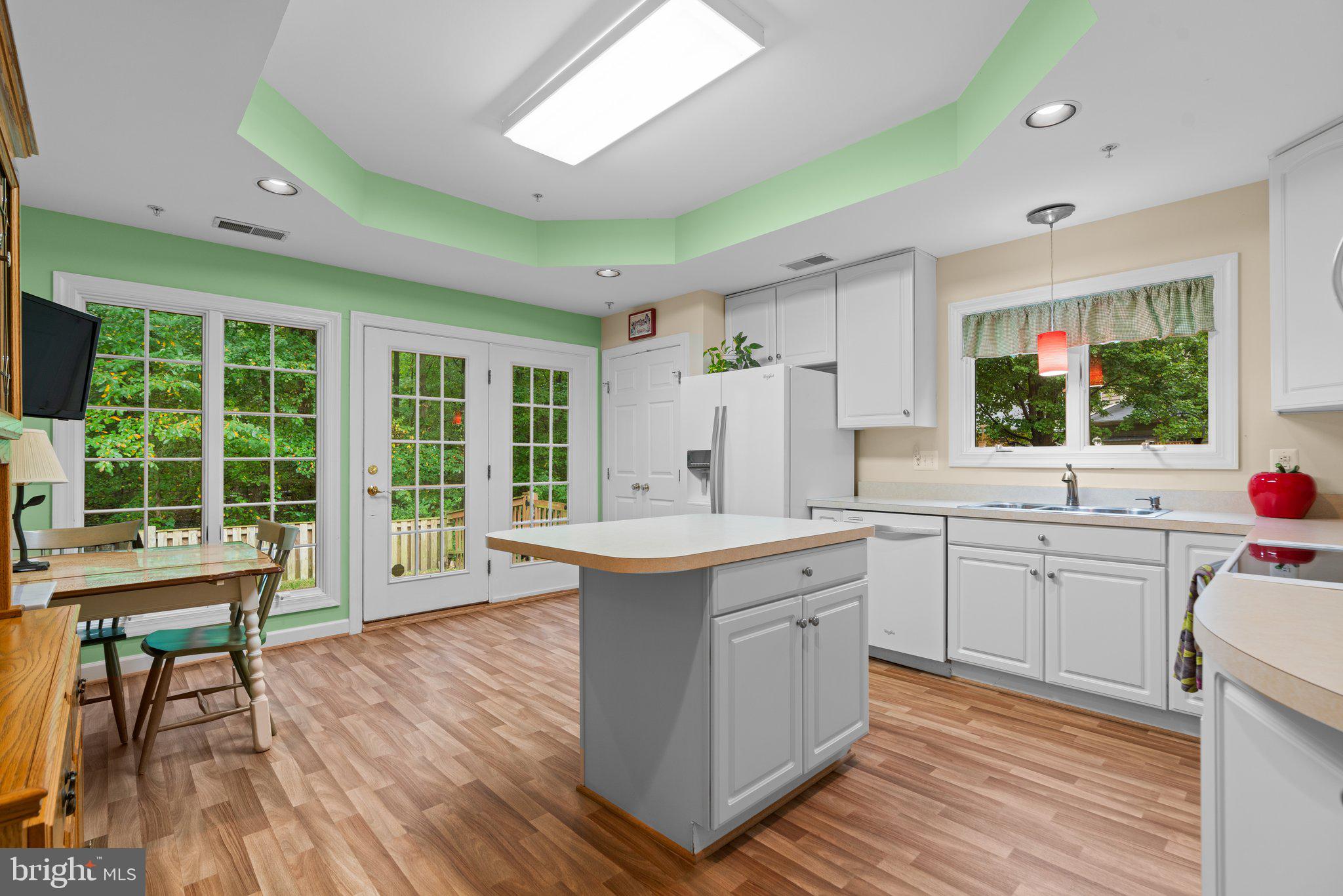 SOUTH RIVER COLONY - Residential