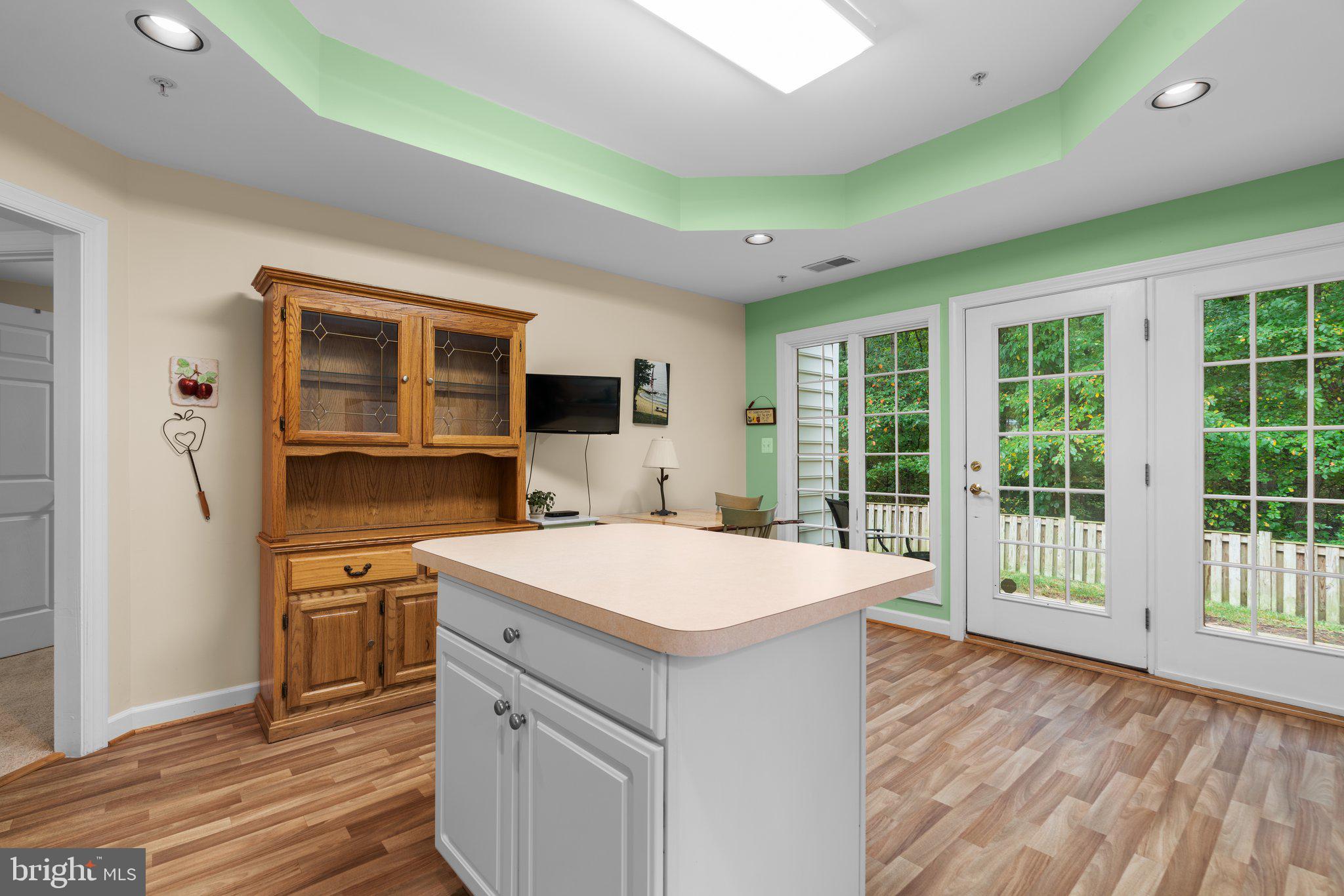 SOUTH RIVER COLONY - Residential