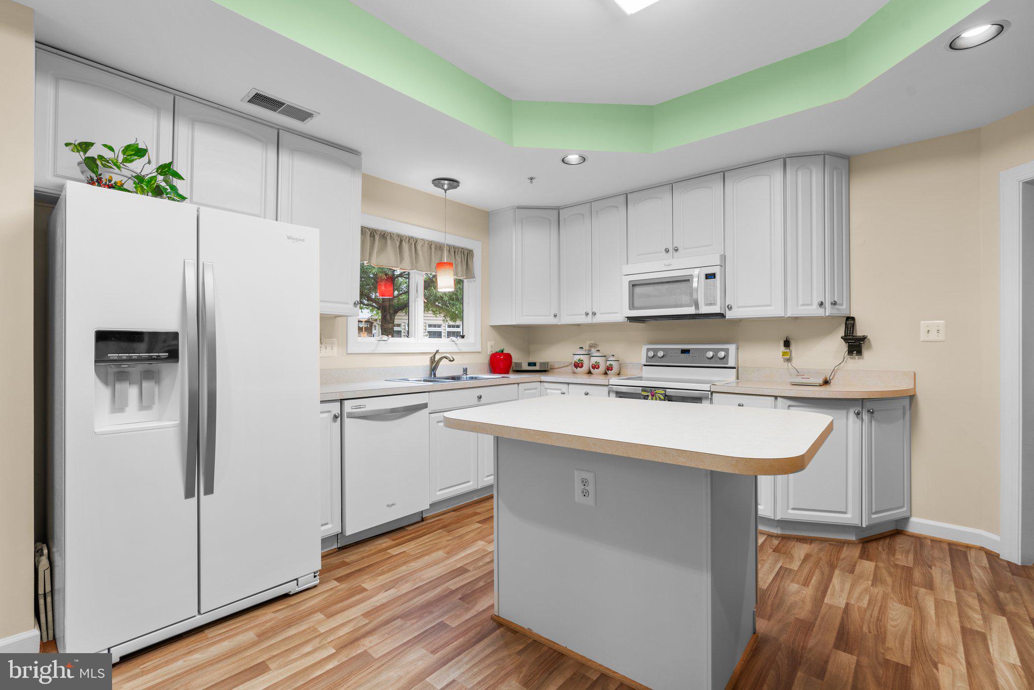 SOUTH RIVER COLONY - Residential