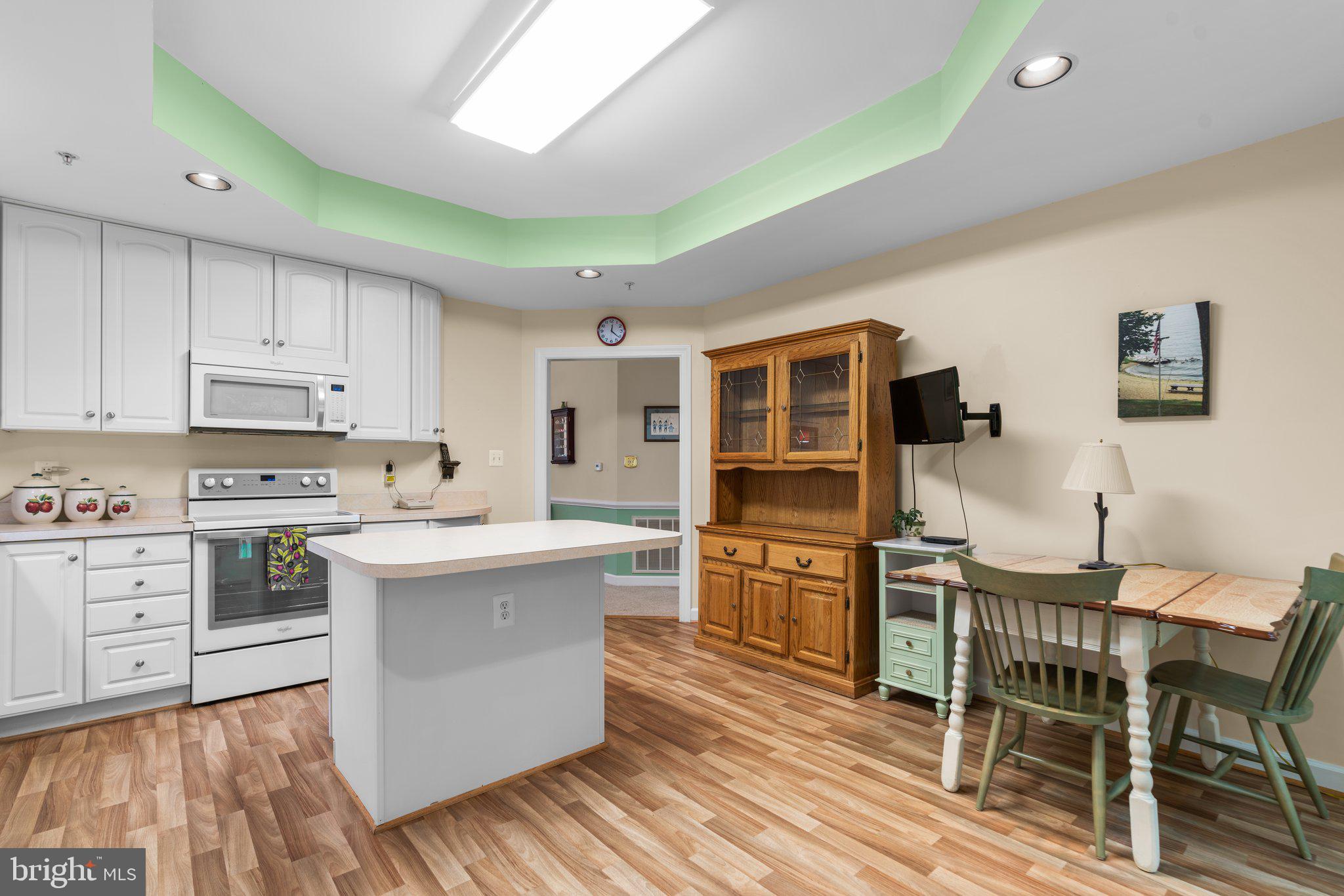 SOUTH RIVER COLONY - Residential