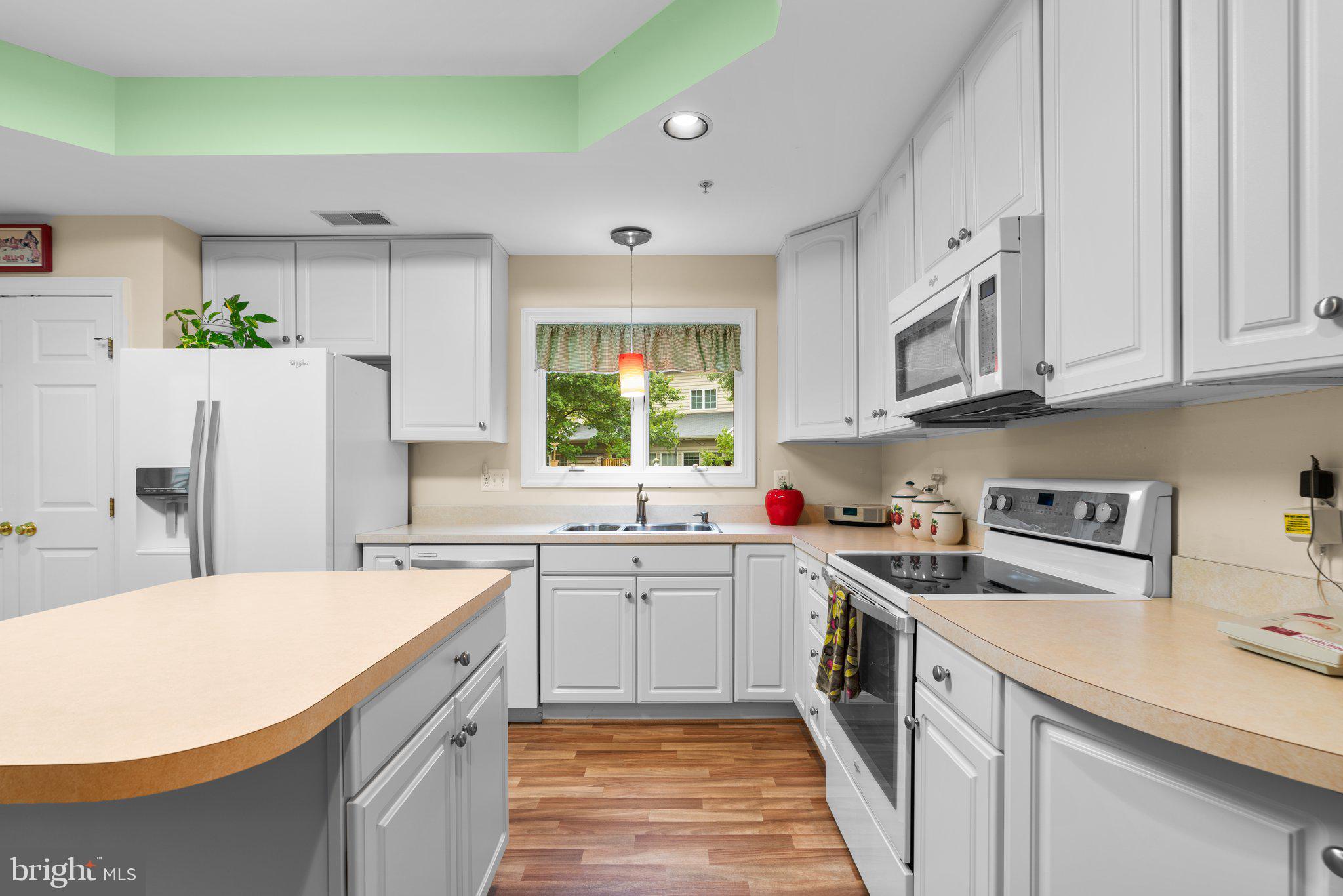 SOUTH RIVER COLONY - Residential