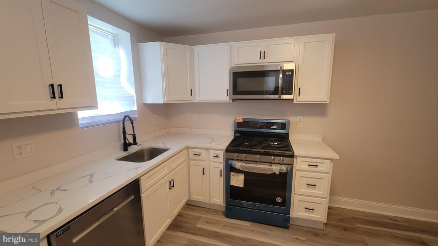 16-month lease available at a special discounted rate!

Fully renovated first floor unit of a Duplex property, 1Large size bedroom with a FULLY RENOVATED BATHROOM. HARDWOOD FLOORS throughout the unit! Kitchen has BRAND NEW GRANITE COUNTERTOP, STAINLESS STEEL APPLIANCES, BEAUTIFUL WHITE SELF CLOSING CABINETS AND A BRAND-NEW SAMSUNG WASHER AND DRYER IN UNIT!!!! Minutes from Druid hill park and the Baltimore Zoo and major Highway.

16-month lease available at a special discounted rate!