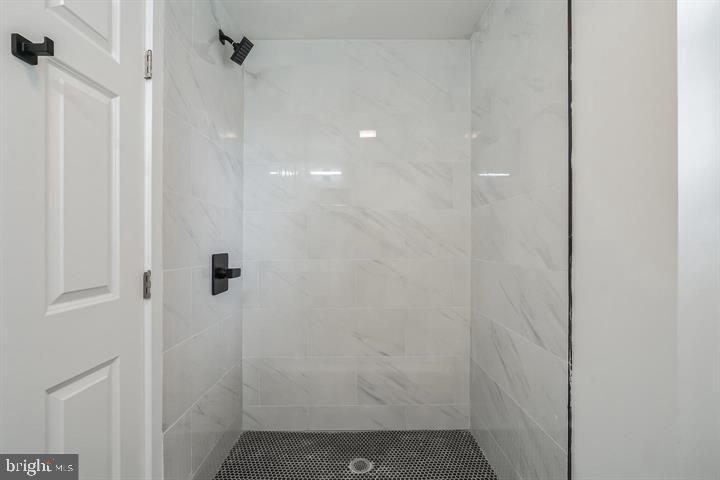 UNIVERSITY CITY - Residential Lease