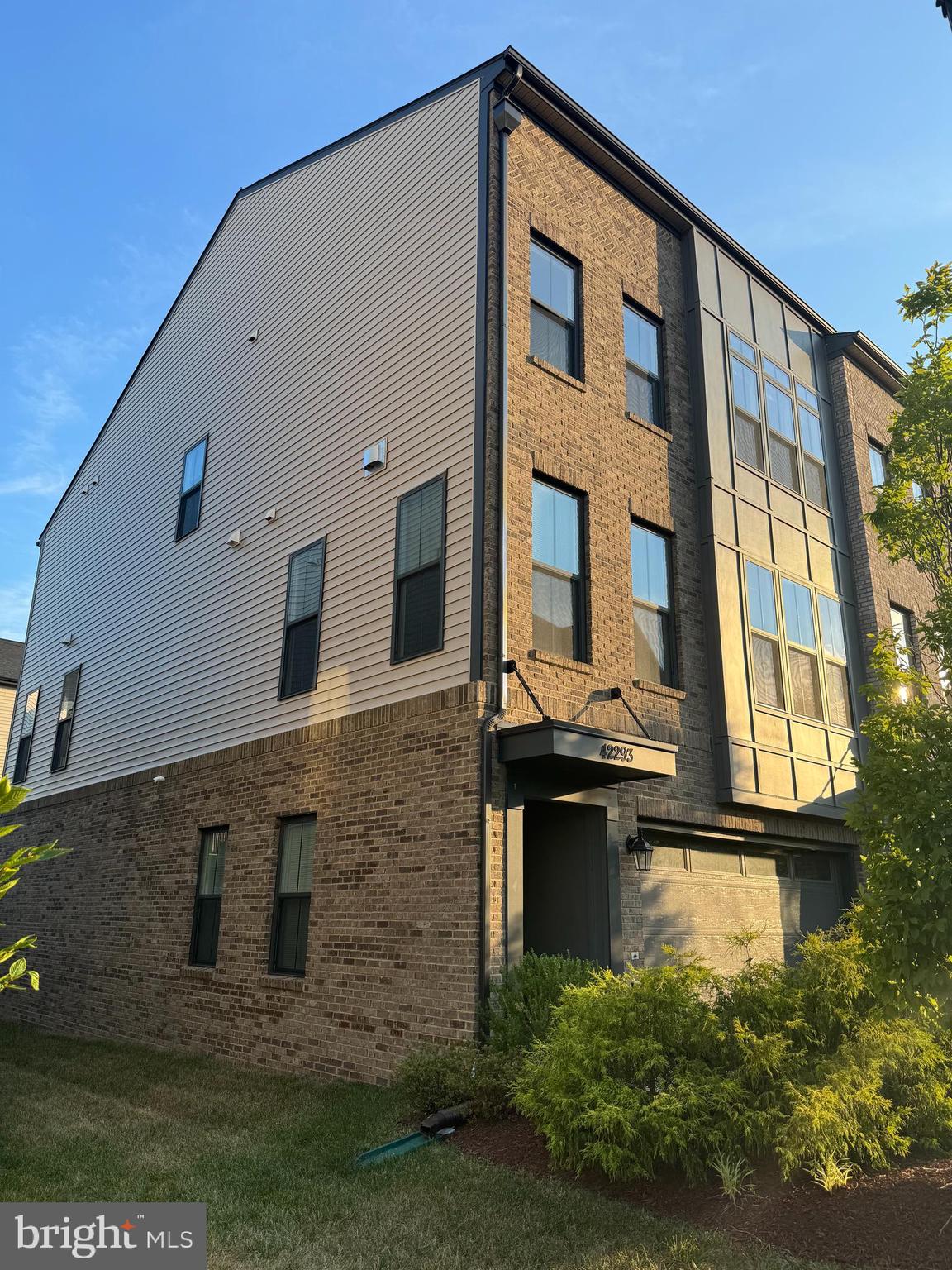 BRAMBLETON TOWN CENTER - Residential Lease