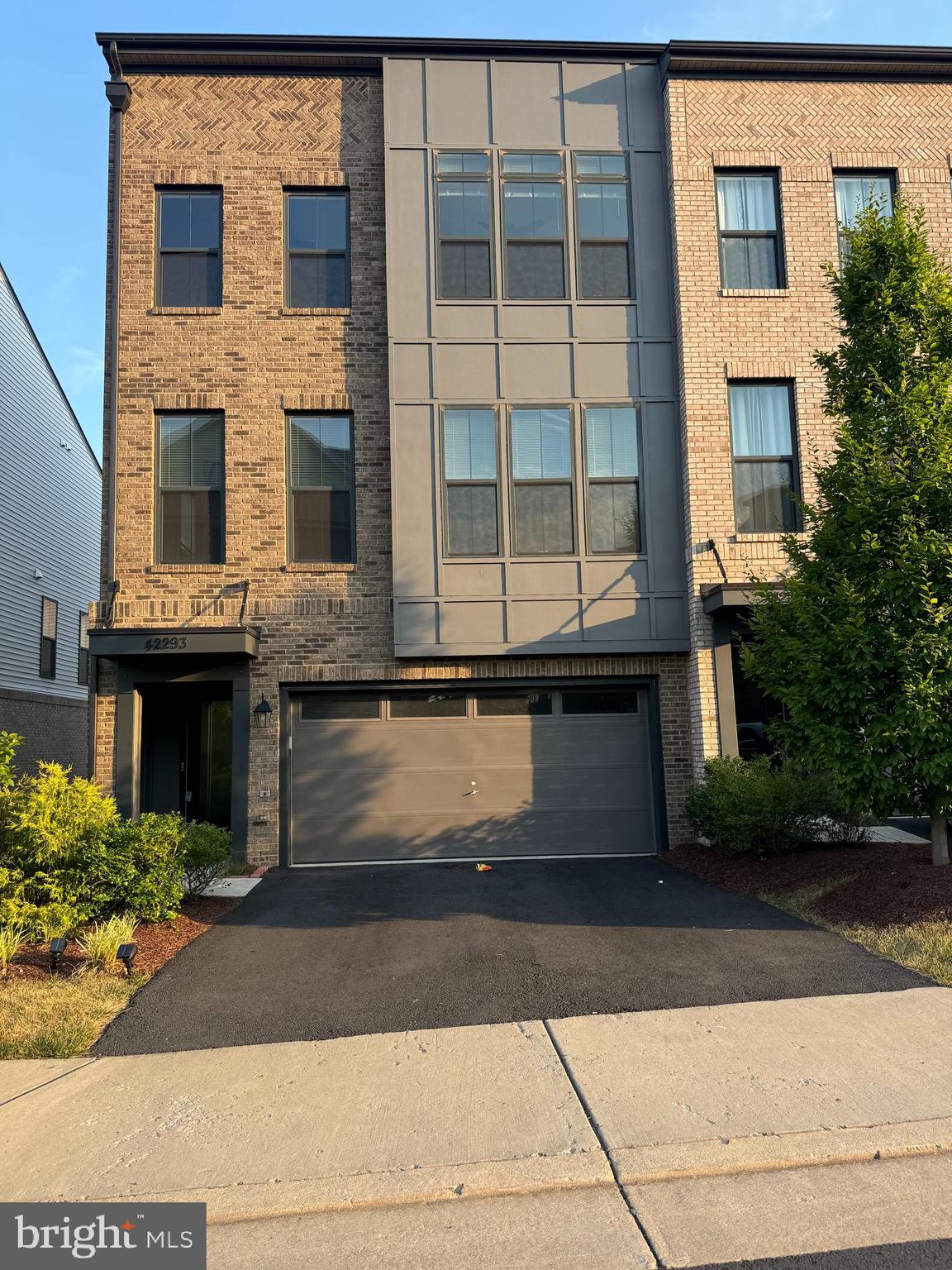 BRAMBLETON TOWN CENTER - Residential Lease