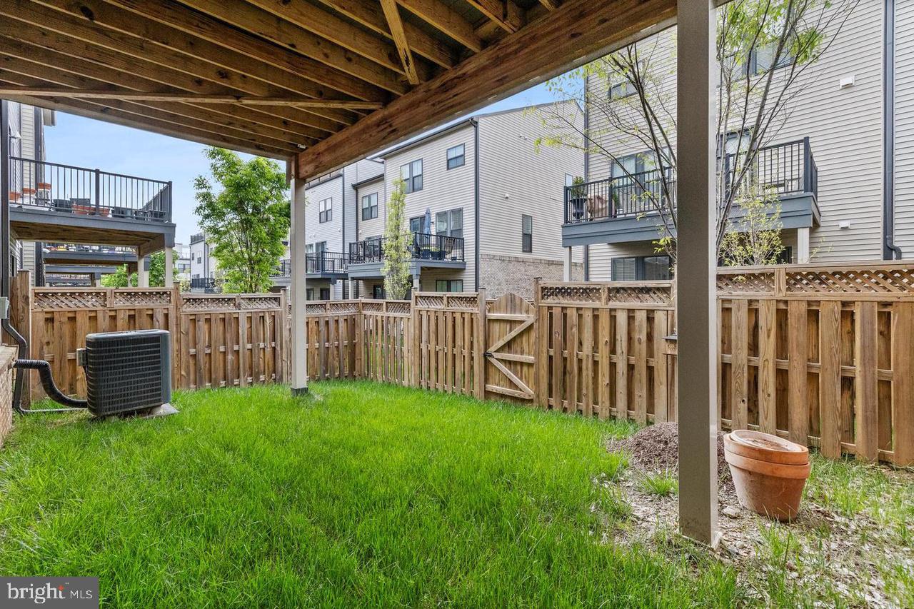 BRAMBLETON TOWN CENTER - Residential Lease