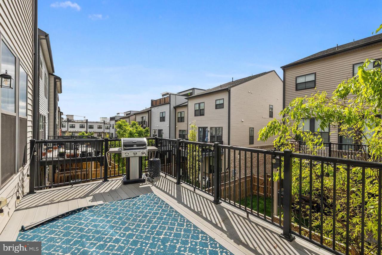 BRAMBLETON TOWN CENTER - Residential Lease