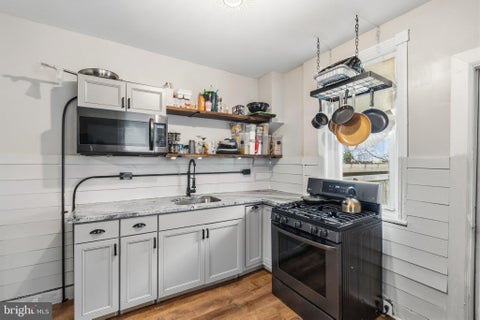 Townhouse For Sale - 1322 N Hobart Street<br/> PHILADELPHIA, PA 19131
