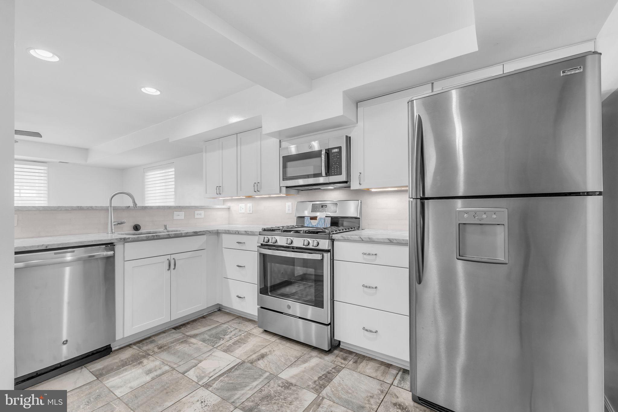 PARKSIDE AT ALEXANDRIA - Residential Lease