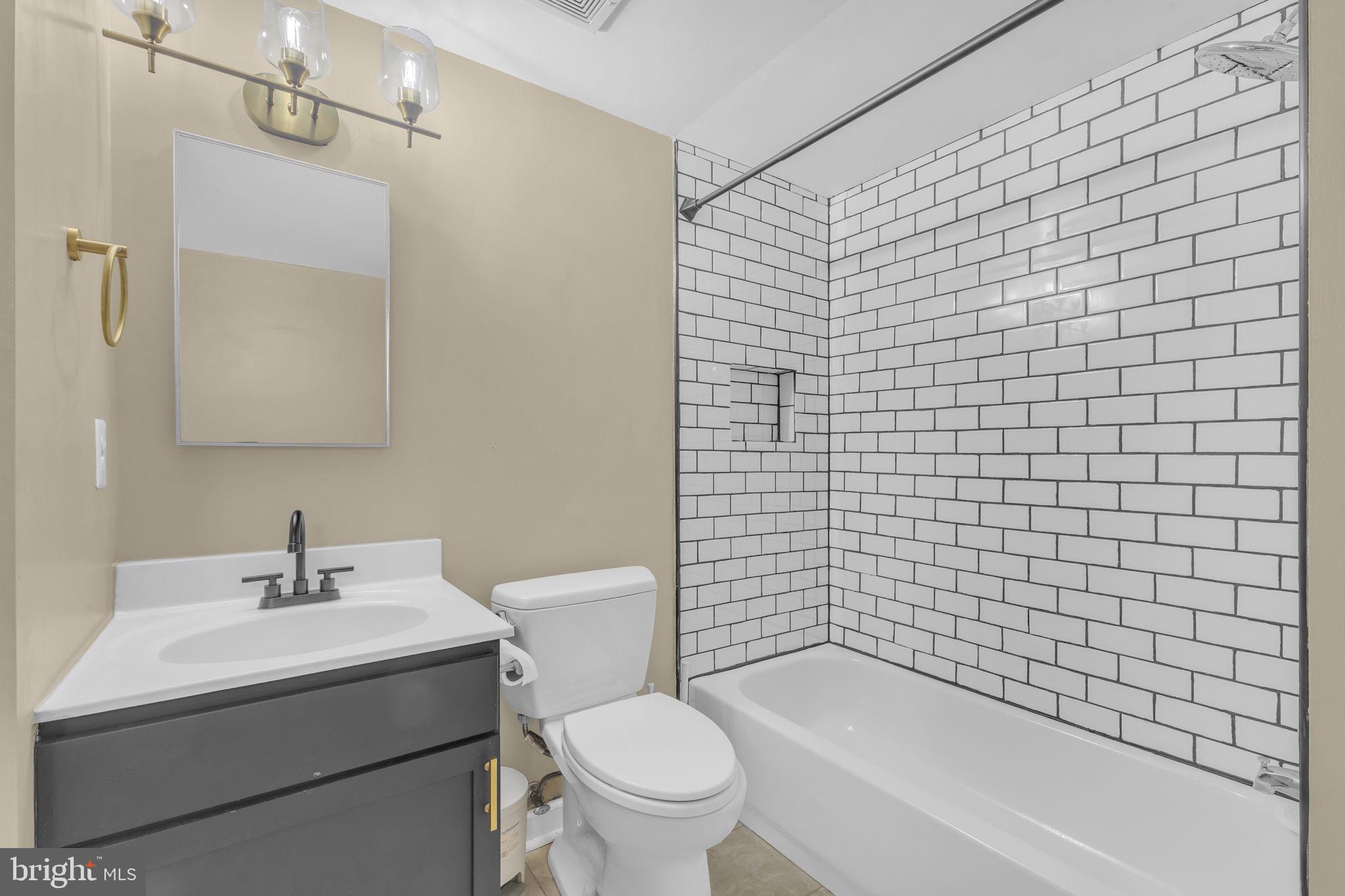 PARKSIDE AT ALEXANDRIA - Residential Lease