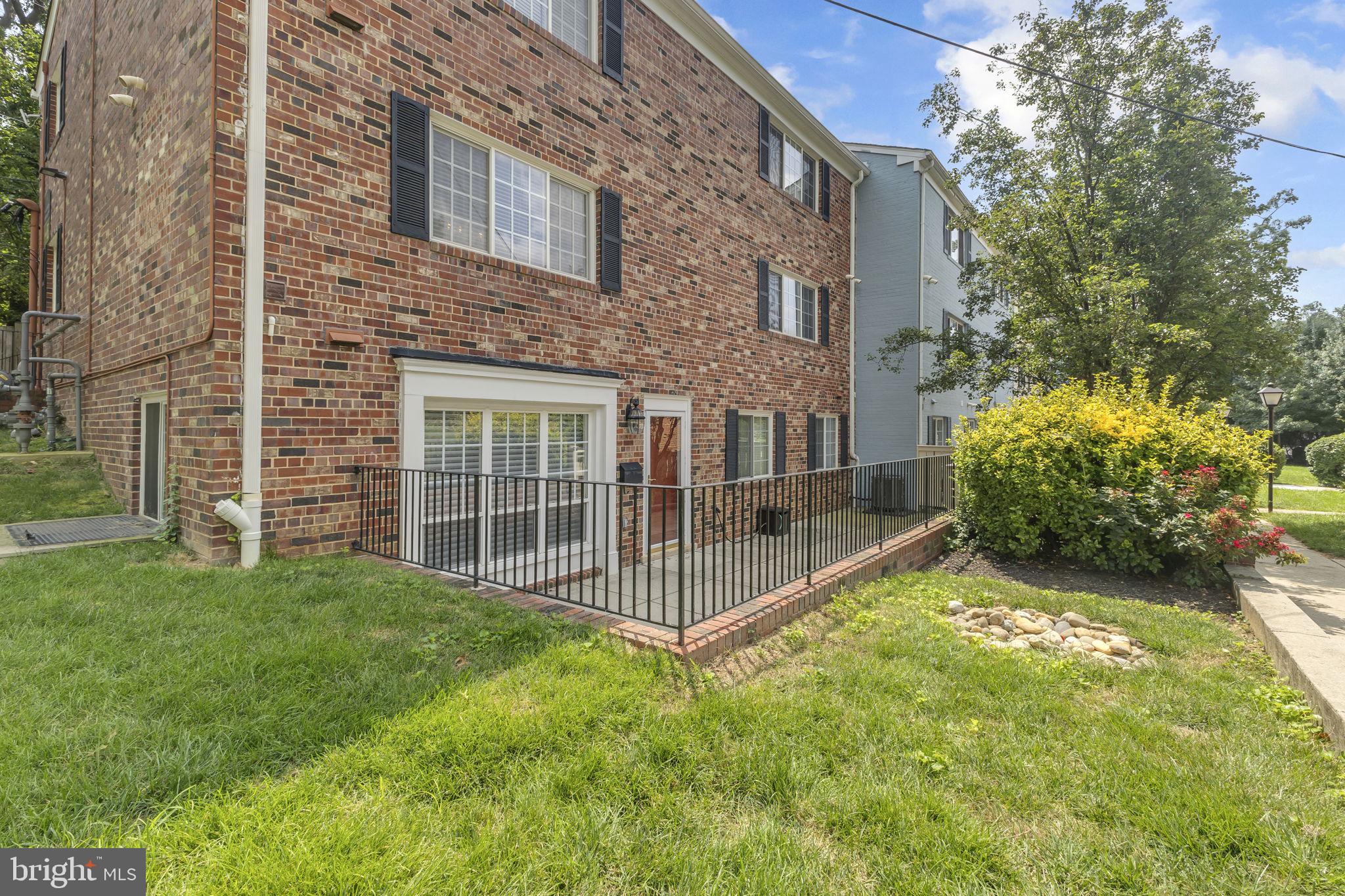 PARKSIDE AT ALEXANDRIA - Residential Lease