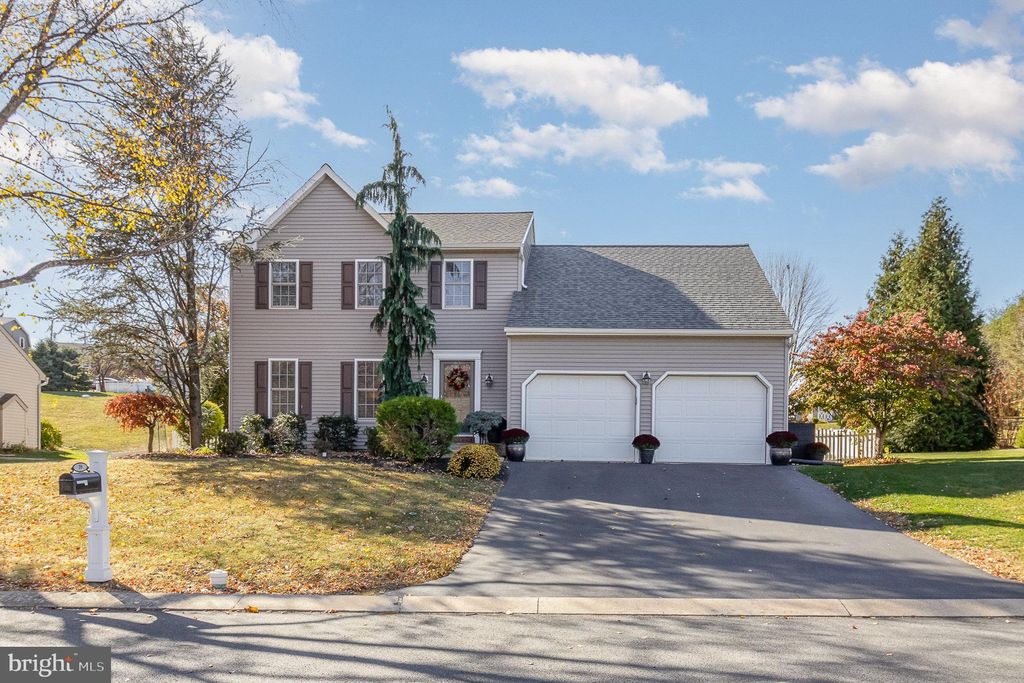 Photo of 10 Foxrun Terrace, Lititz, PA 17543 (MLS # PALA2060576)