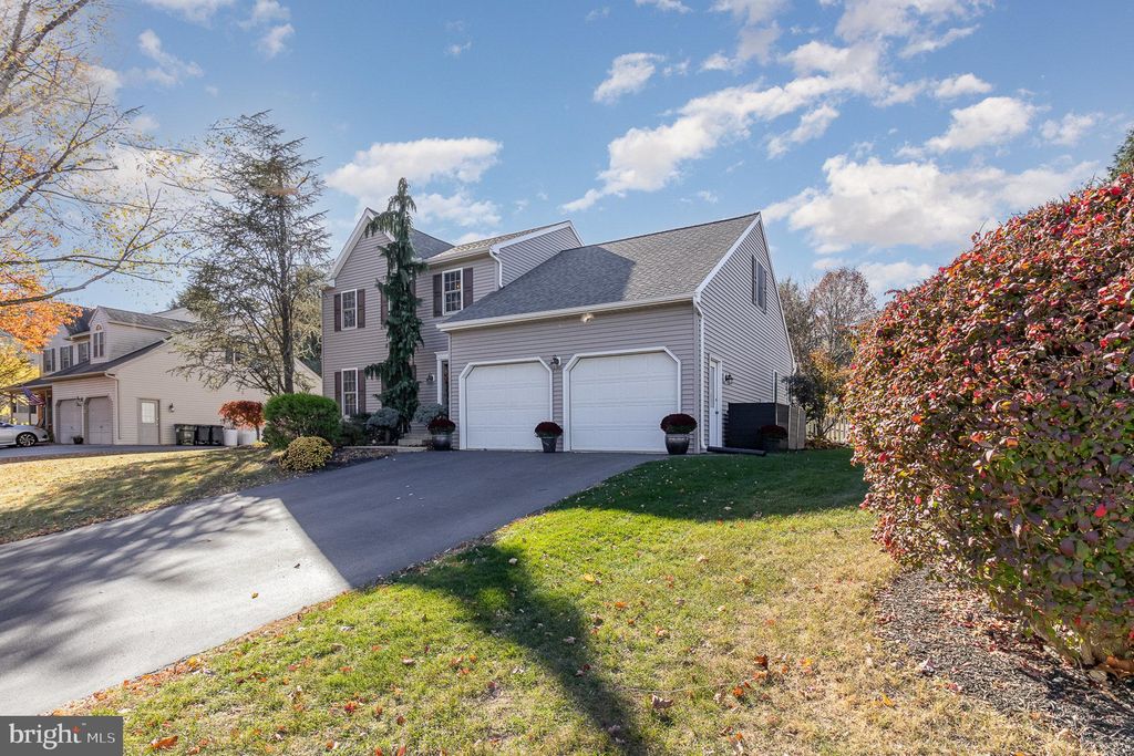 Photo of 10 Foxrun Terrace, Lititz, PA 17543 (MLS # PALA2060576)
