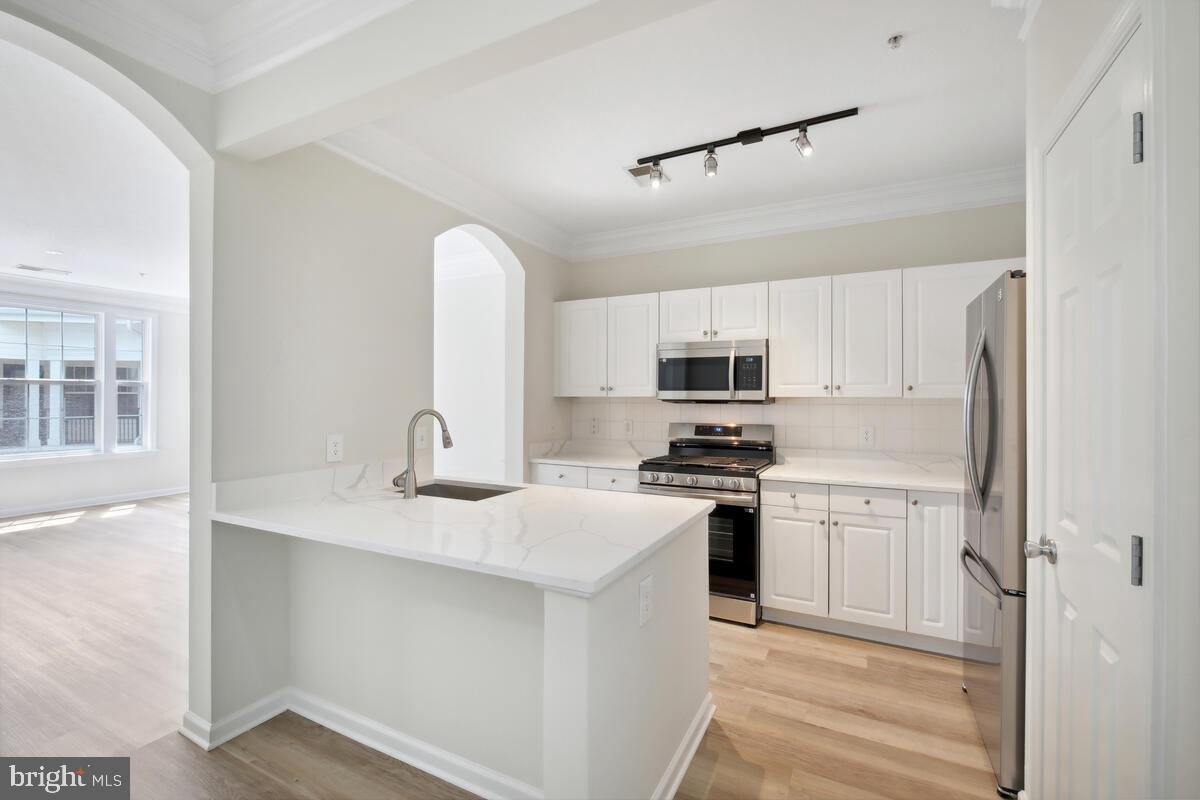3 ARCH PLACE 325