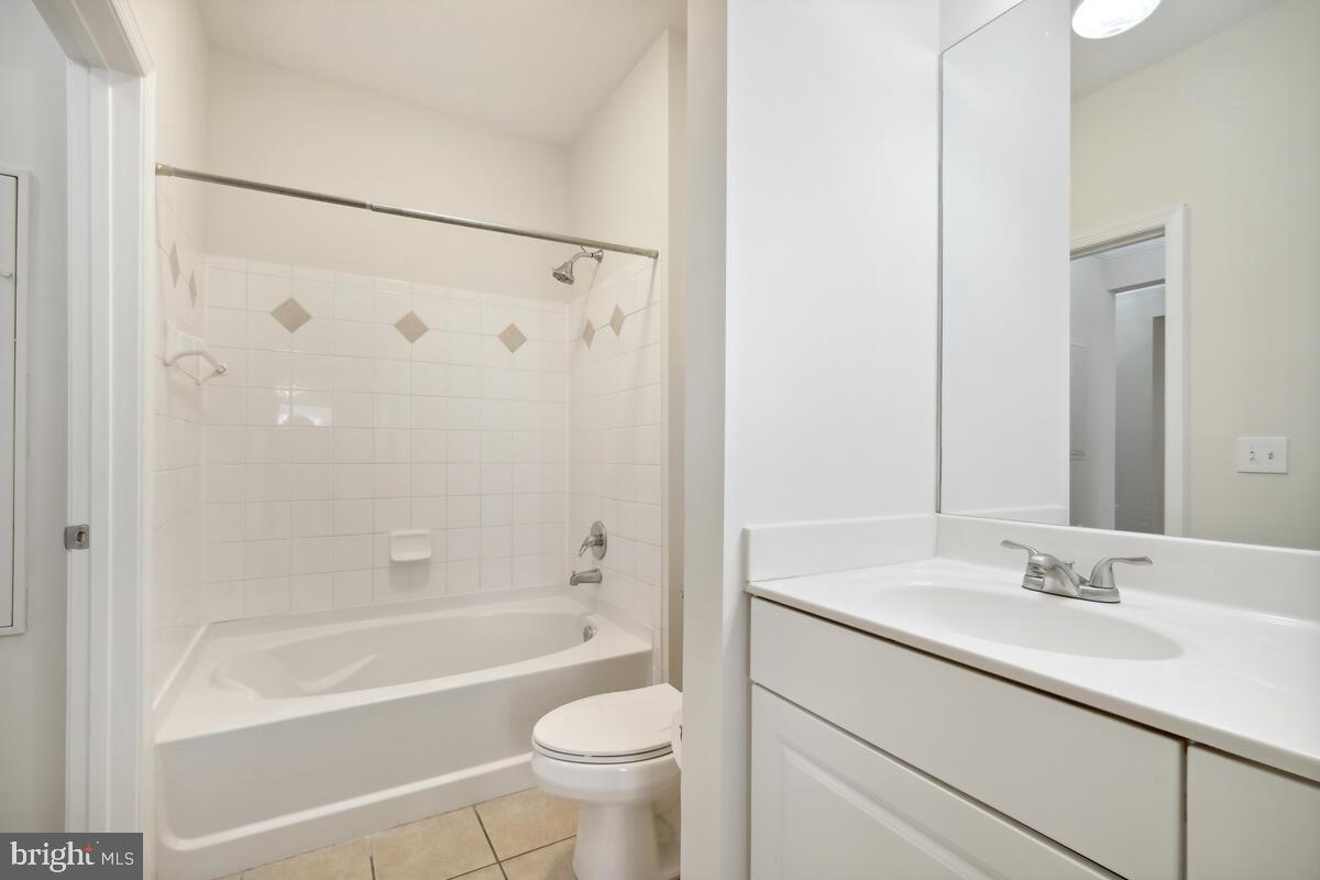 THE COLONNADE AT KENTLANDS - Residential