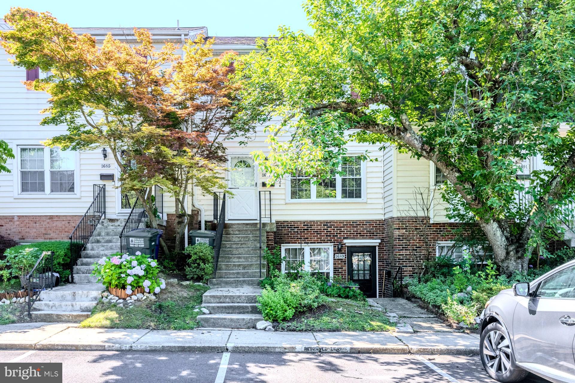1687 HART COURT