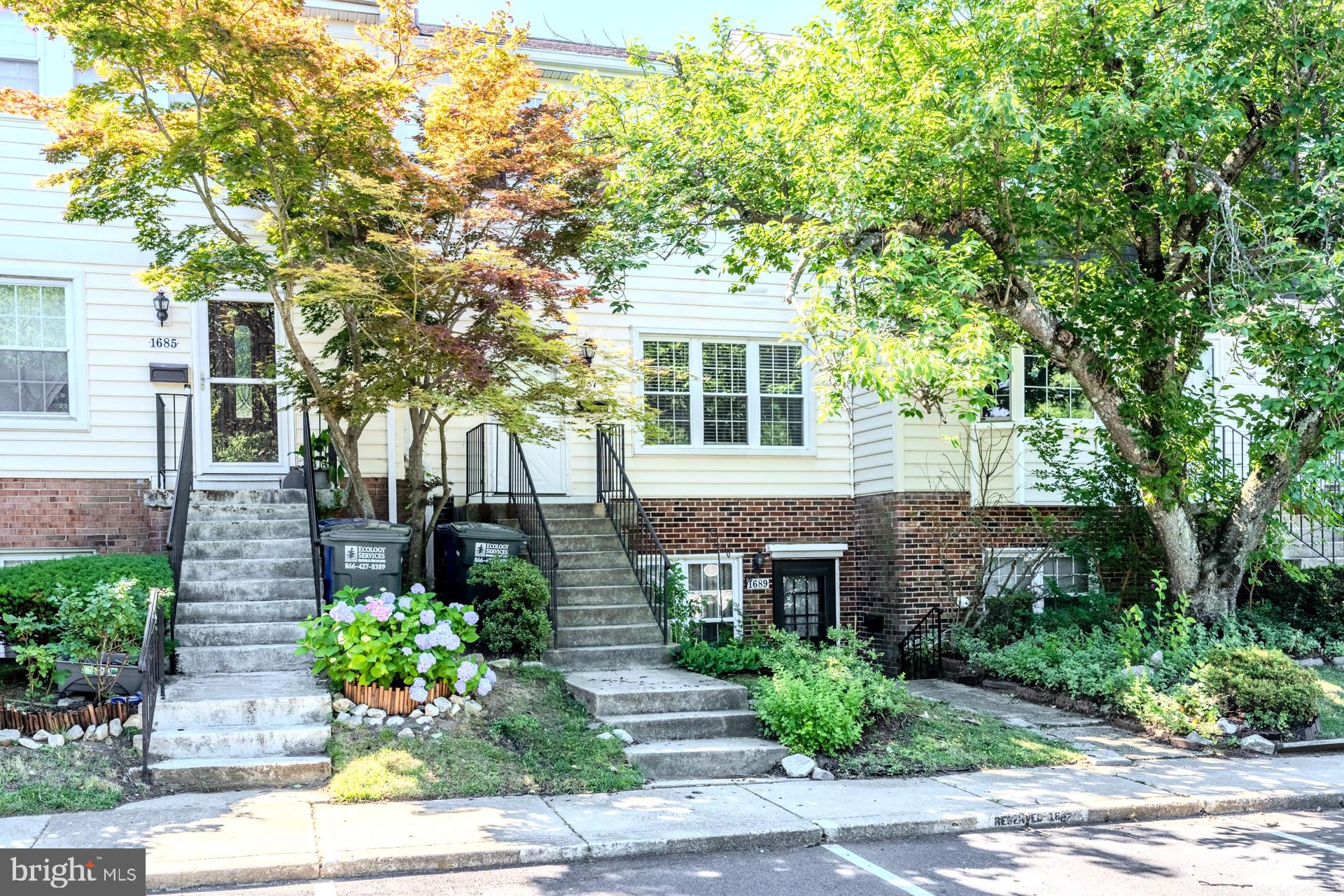 1687 HART COURT