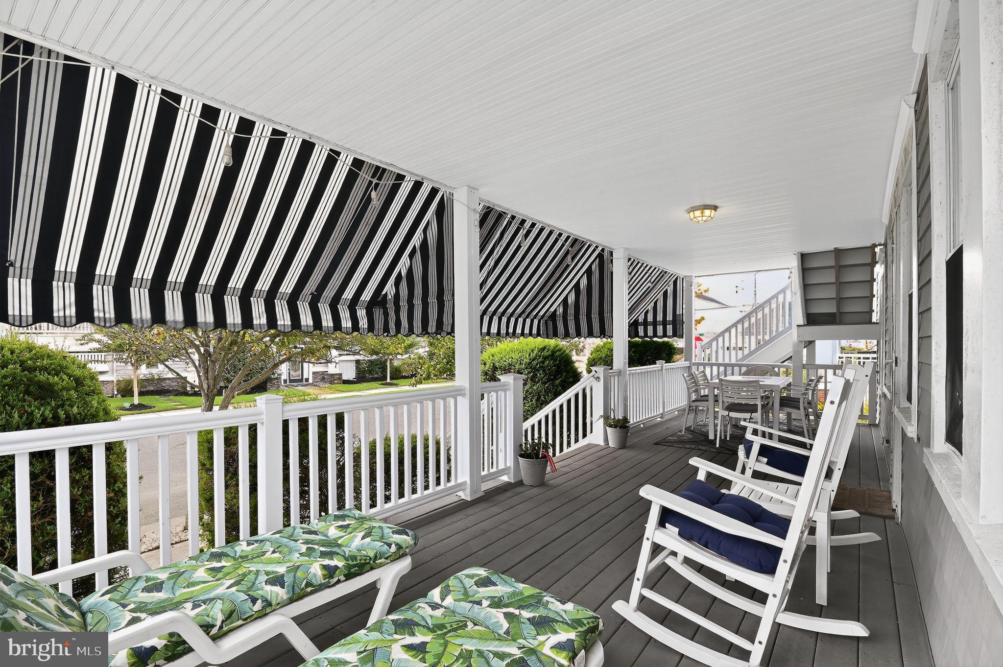 412 CORINTHIAN AVENUE