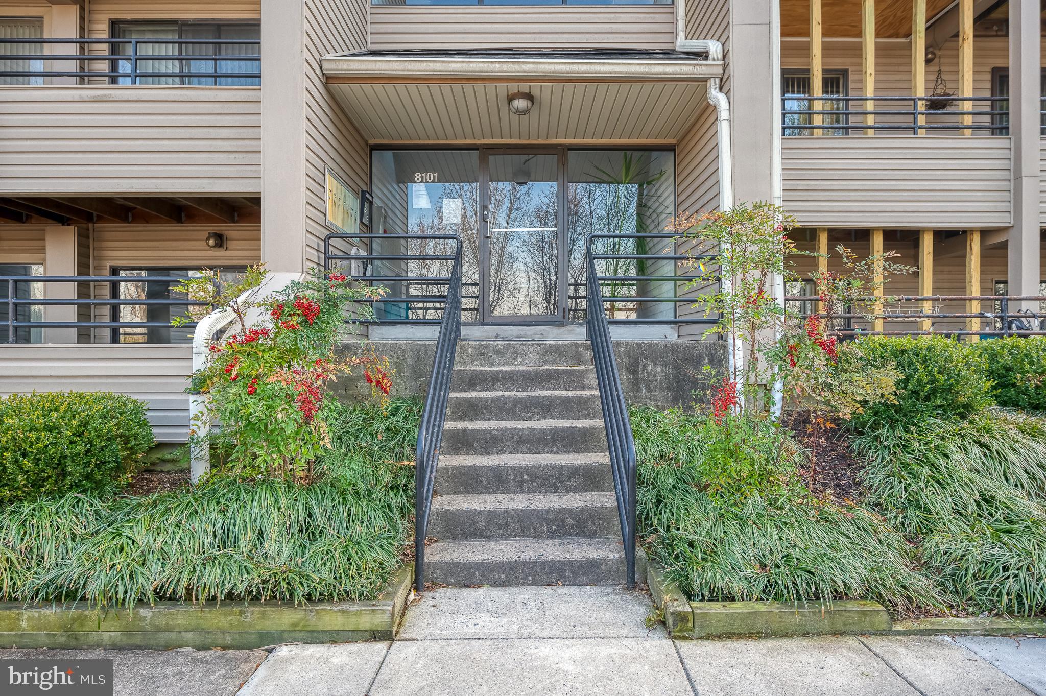 LODGE AT MCDONGH - Residential Lease