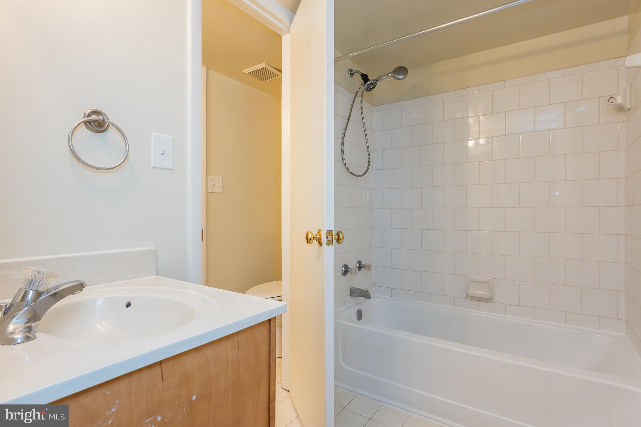 LODGE AT MCDONGH - Residential Lease