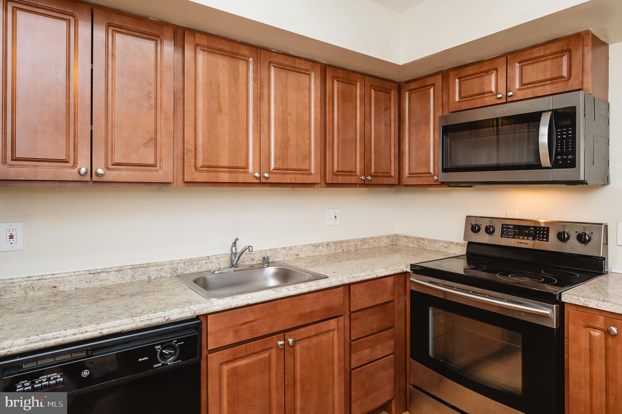 LODGE AT MCDONGH - Residential Lease