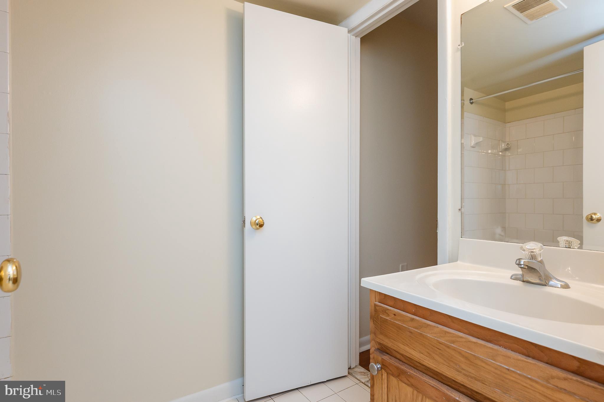 LODGE AT MCDONGH - Residential Lease